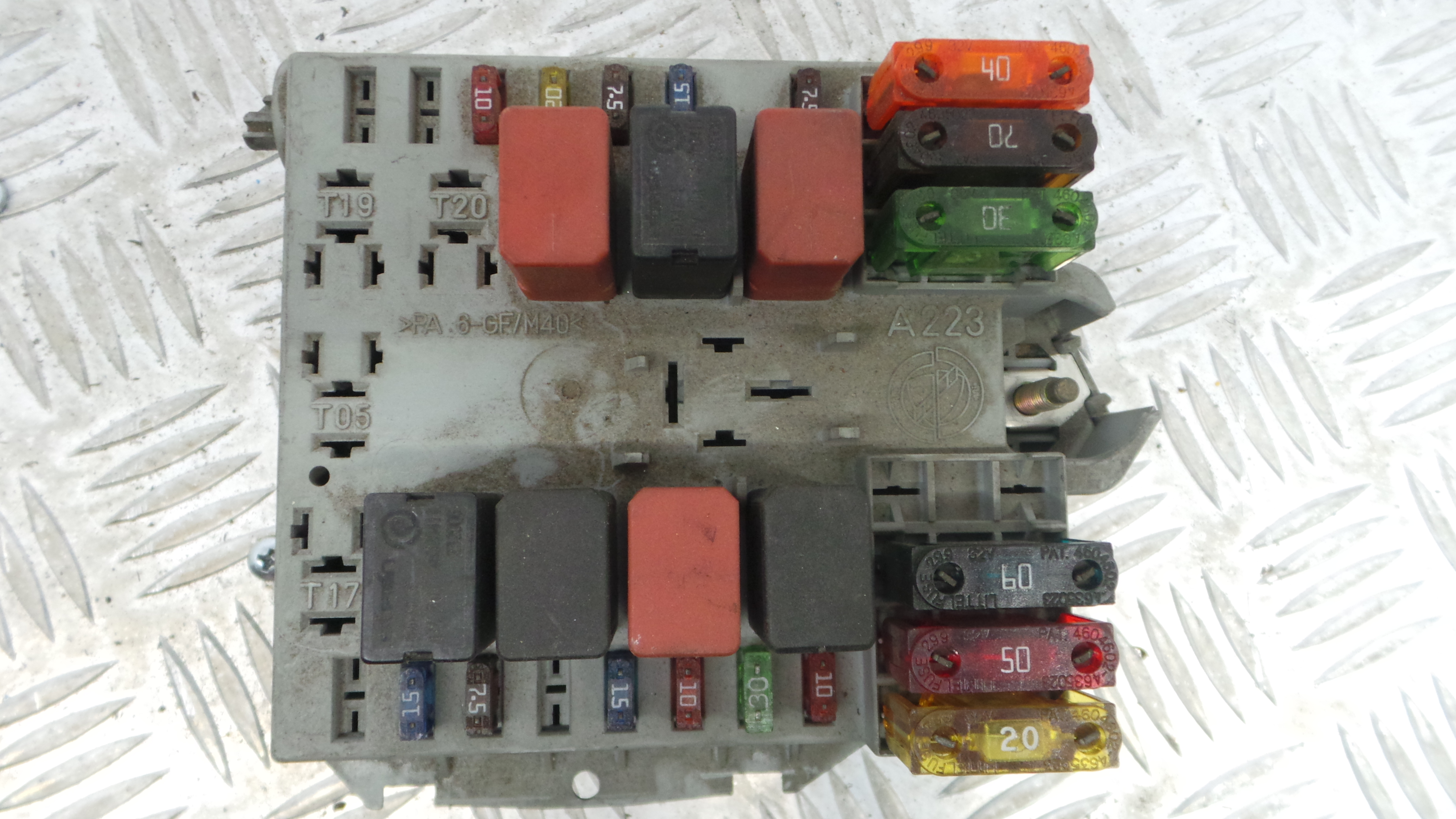 Caixa dos Fusíveis / BSI / UCH / SAM 46763646 - FIAT PUNTO (188_)-33129755