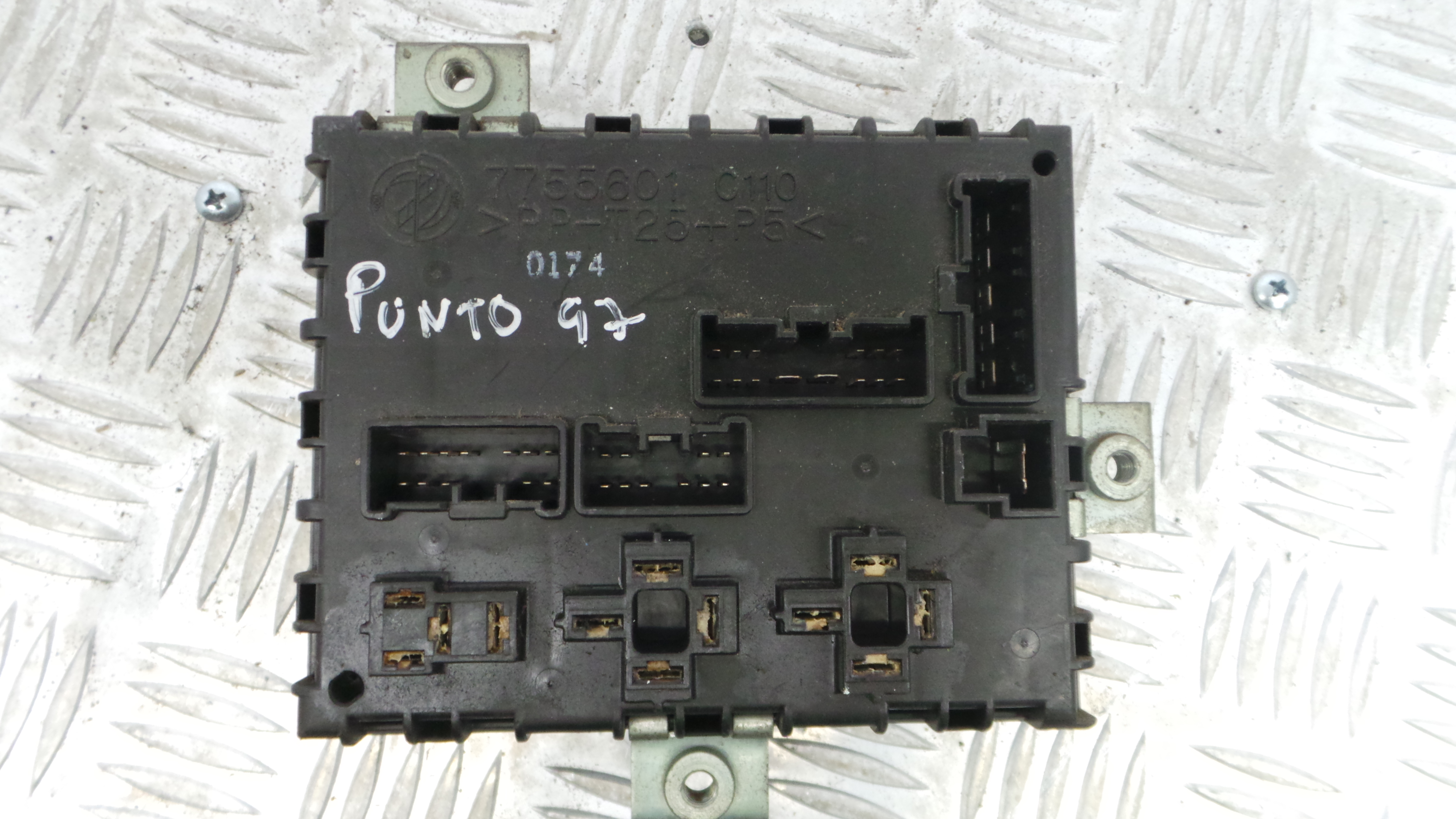 Caixa dos Fusíveis / BSI / UCH / SAM 7755601 - FIAT PUNTO (176_)-33129947