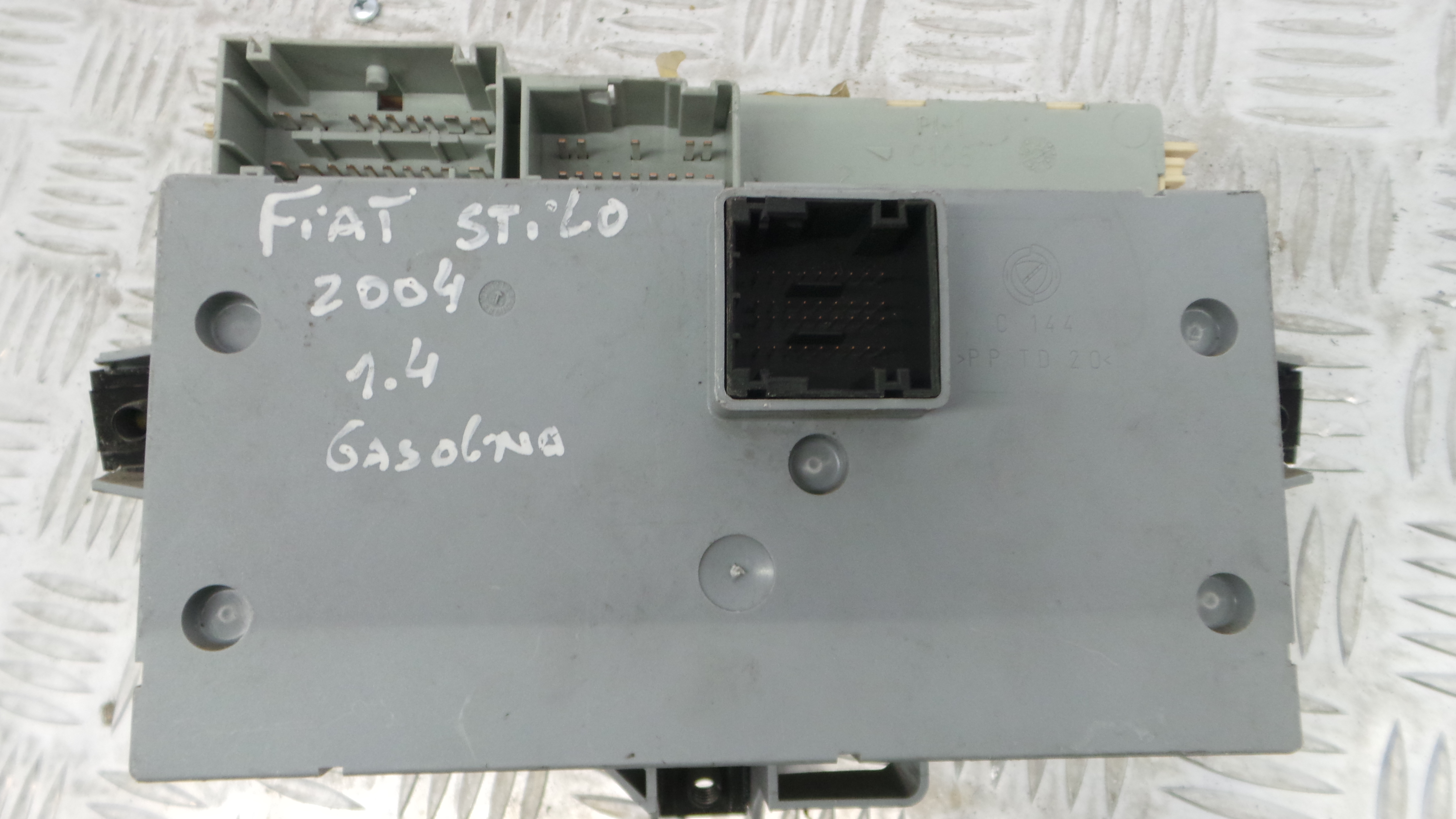 Caixa dos Fusíveis / BSI / UCH / SAM 51715857 - FIAT STILO (192_)-33130465