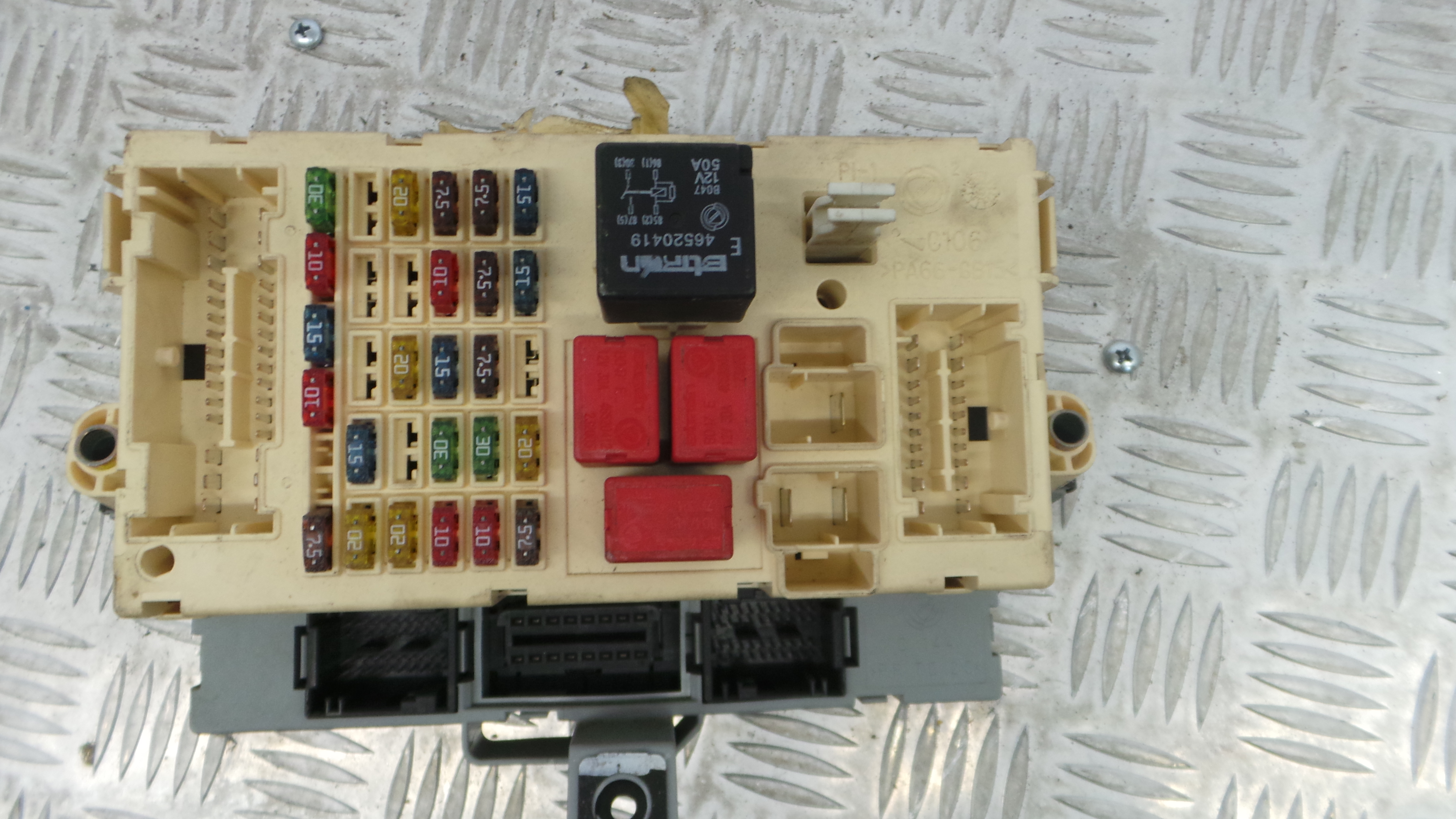 Caixa dos Fusíveis / BSI / UCH / SAM 51715857 - FIAT STILO (192_)-33130465