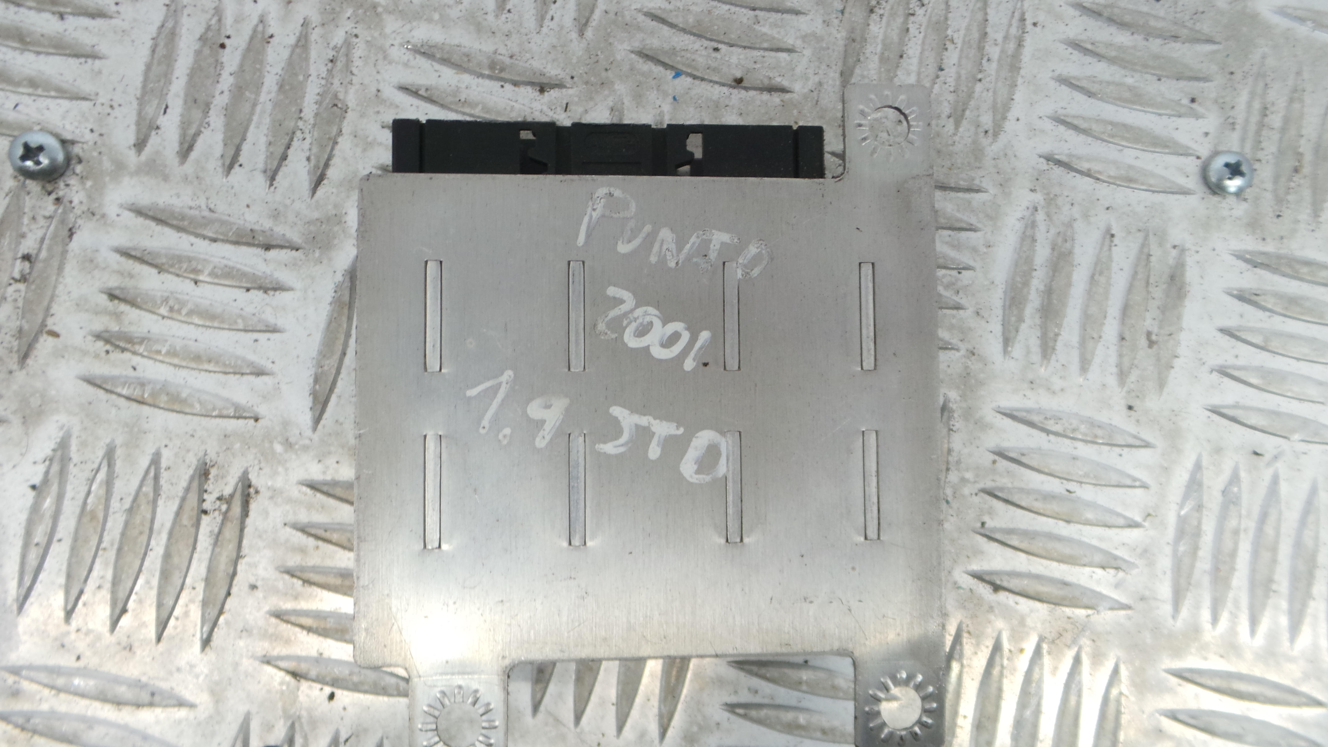 Centralina de Airbags 46758762 - FIAT PUNTO (188_)-33131970 Centralina de Airbags 46758762 - FIAT PUNTO (188_)-33131970