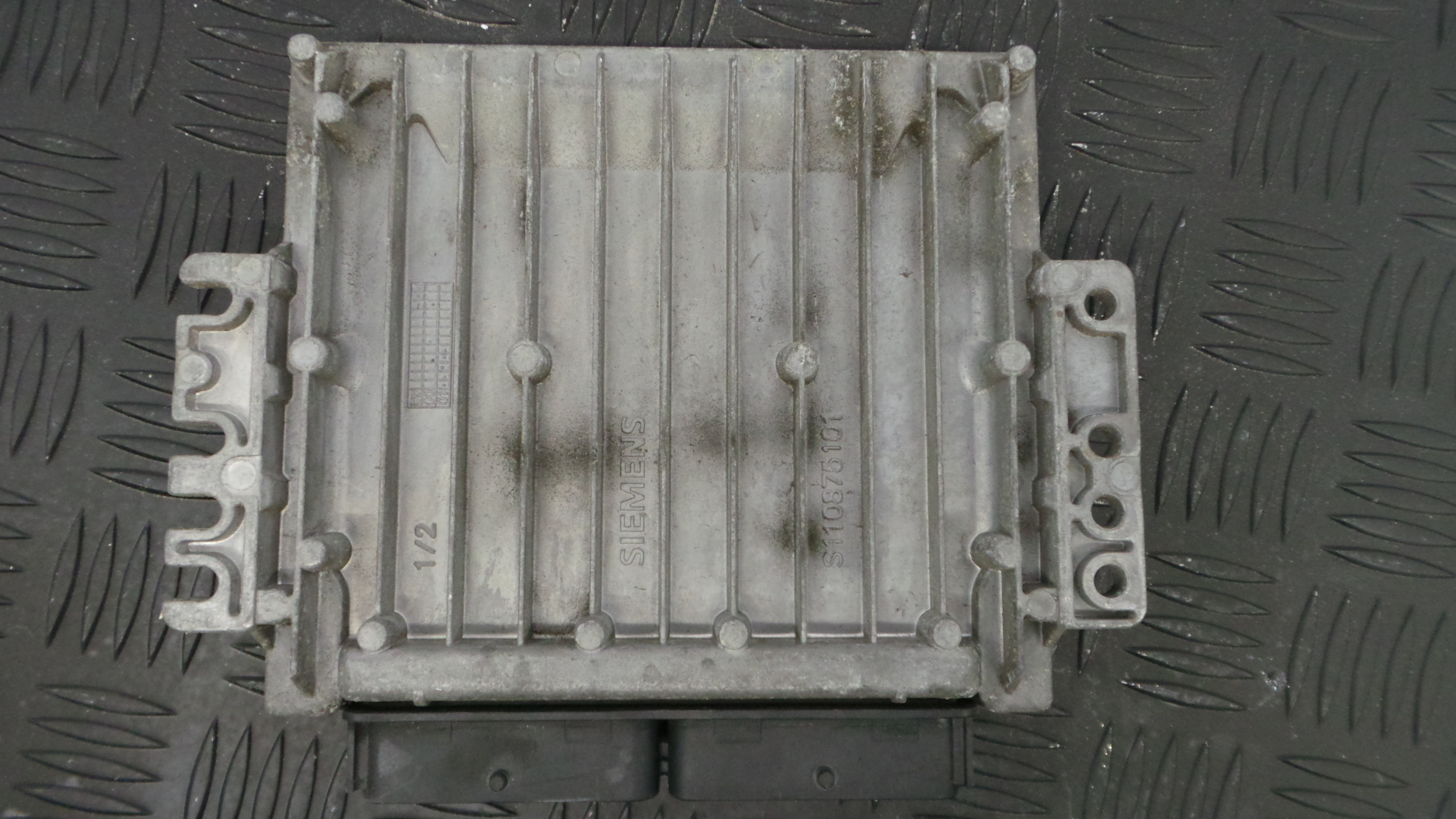 Centralina do Motor 8200164240 - RENAULT CLIO II (BB_, CB_), CLIO Mk II (BB_, CB_)-33140550 Centralina do Motor 8200164240 - RENAULT CLIO II (BB_, CB_), CLIO Mk II (BB_, CB_)-33140550