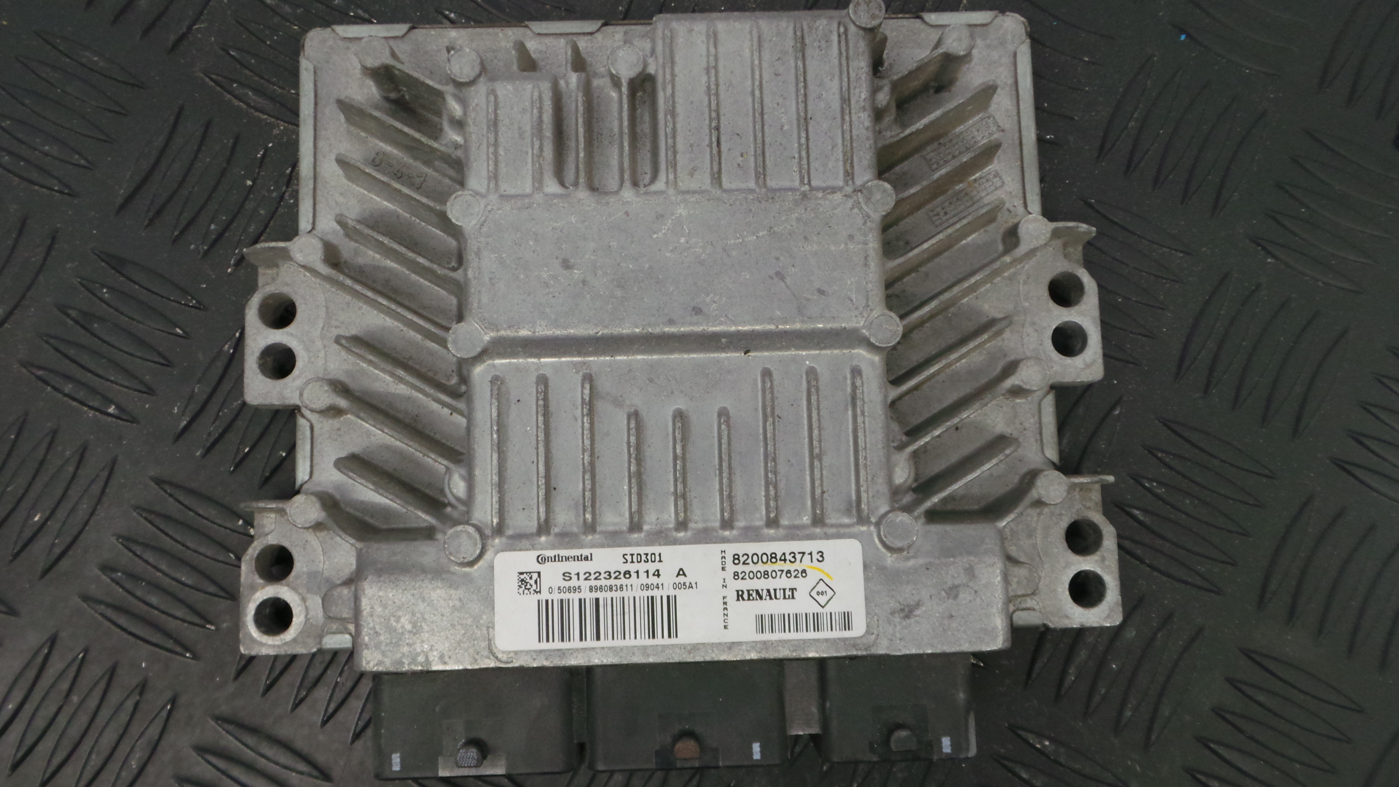 Centralina do Motor 8200843713 - RENAULT CLIO III (BR0/1, CR0/1)-33141684