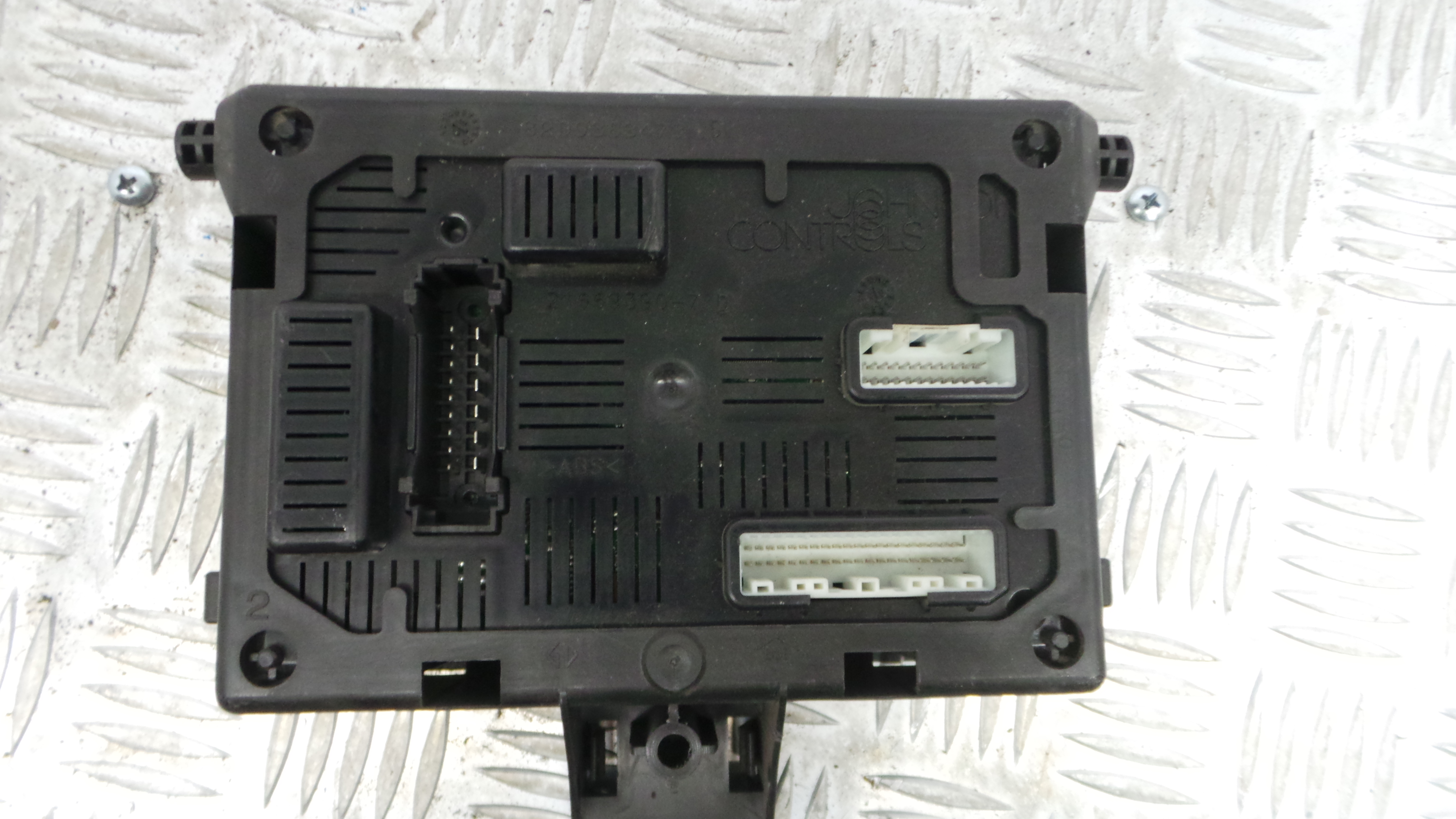 Caixa dos Fusíveis / BSI / UCH / SAM 8200652285 - RENAULT CLIO III (BR0/1, CR0/1)-33144552