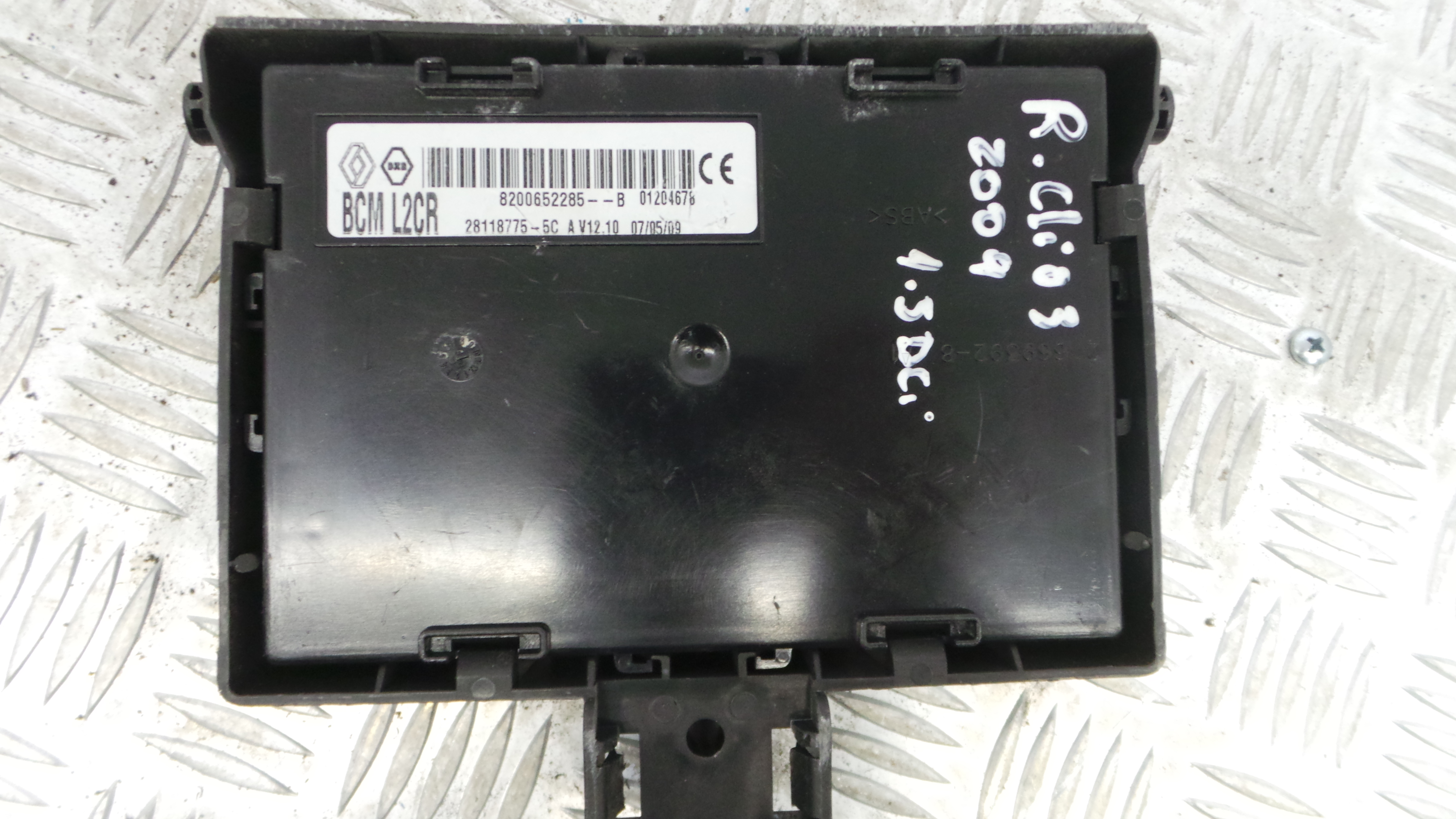 Caixa dos Fusíveis / BSI / UCH / SAM 8200652285 - RENAULT CLIO III (BR0/1, CR0/1)-33144566