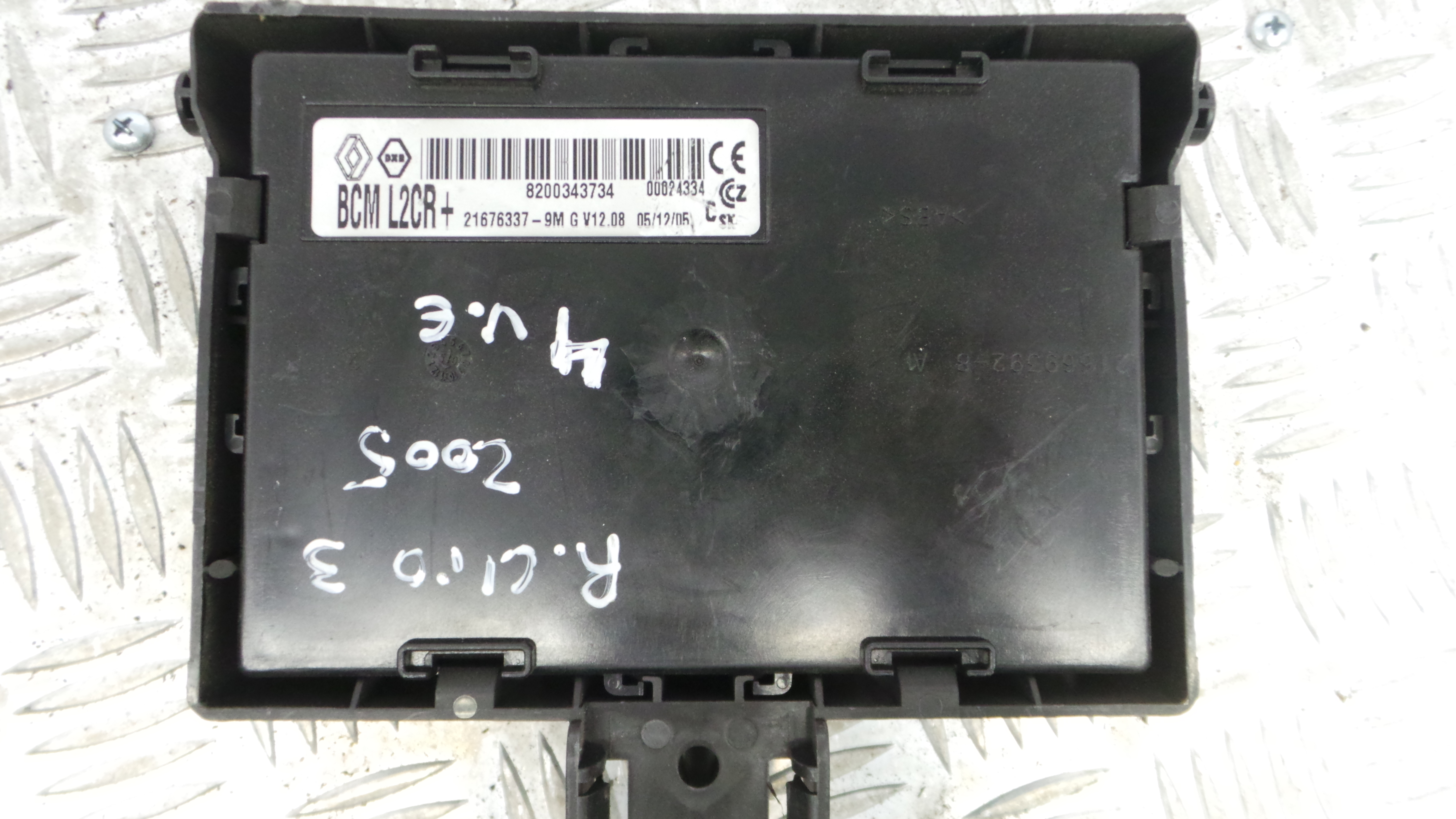 Caixa dos Fusíveis / BSI / UCH / SAM 8200343734 - RENAULT CLIO III (BR0/1, CR0/1)-33144646