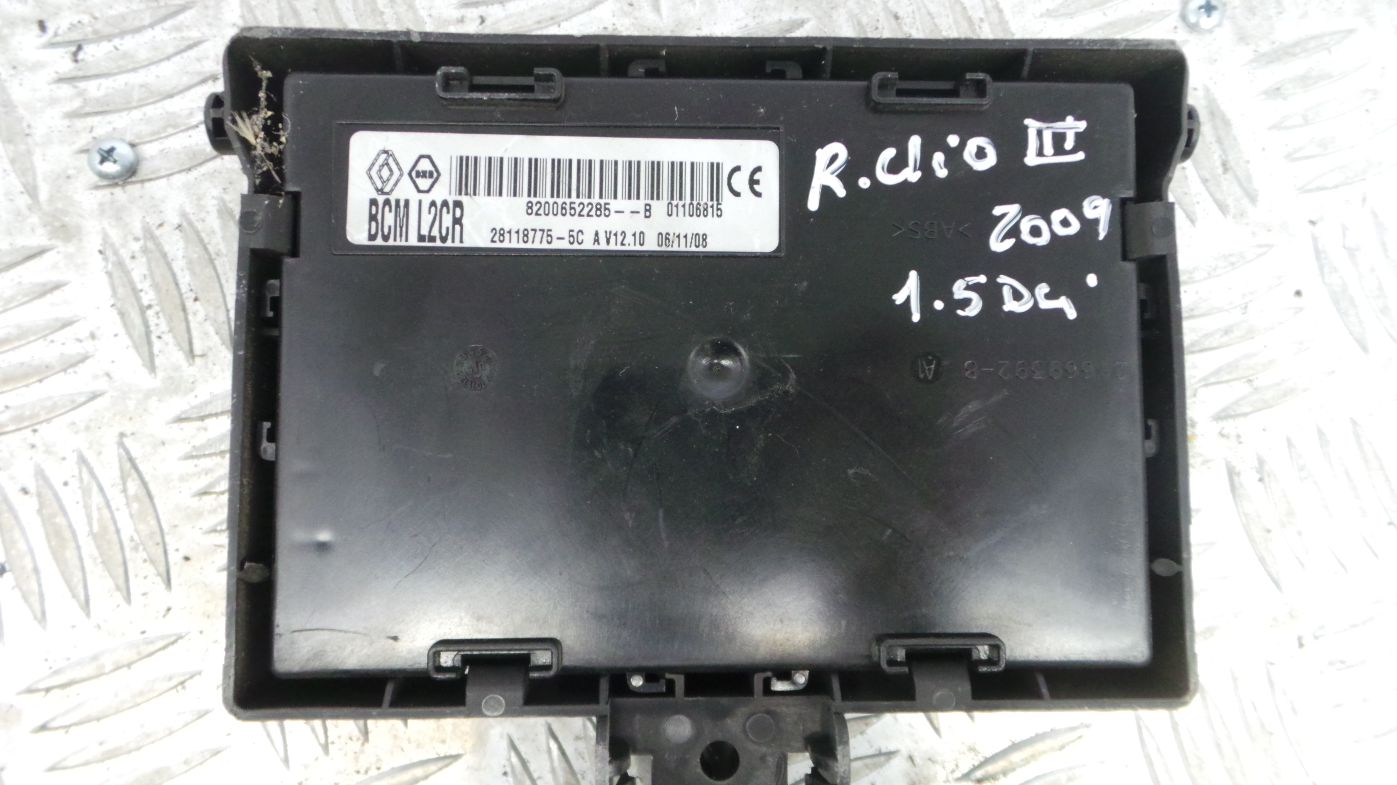Caixa dos Fusíveis / BSI / UCH / SAM 8200652285 - RENAULT CLIO III (BR0/1, CR0/1)-33144973