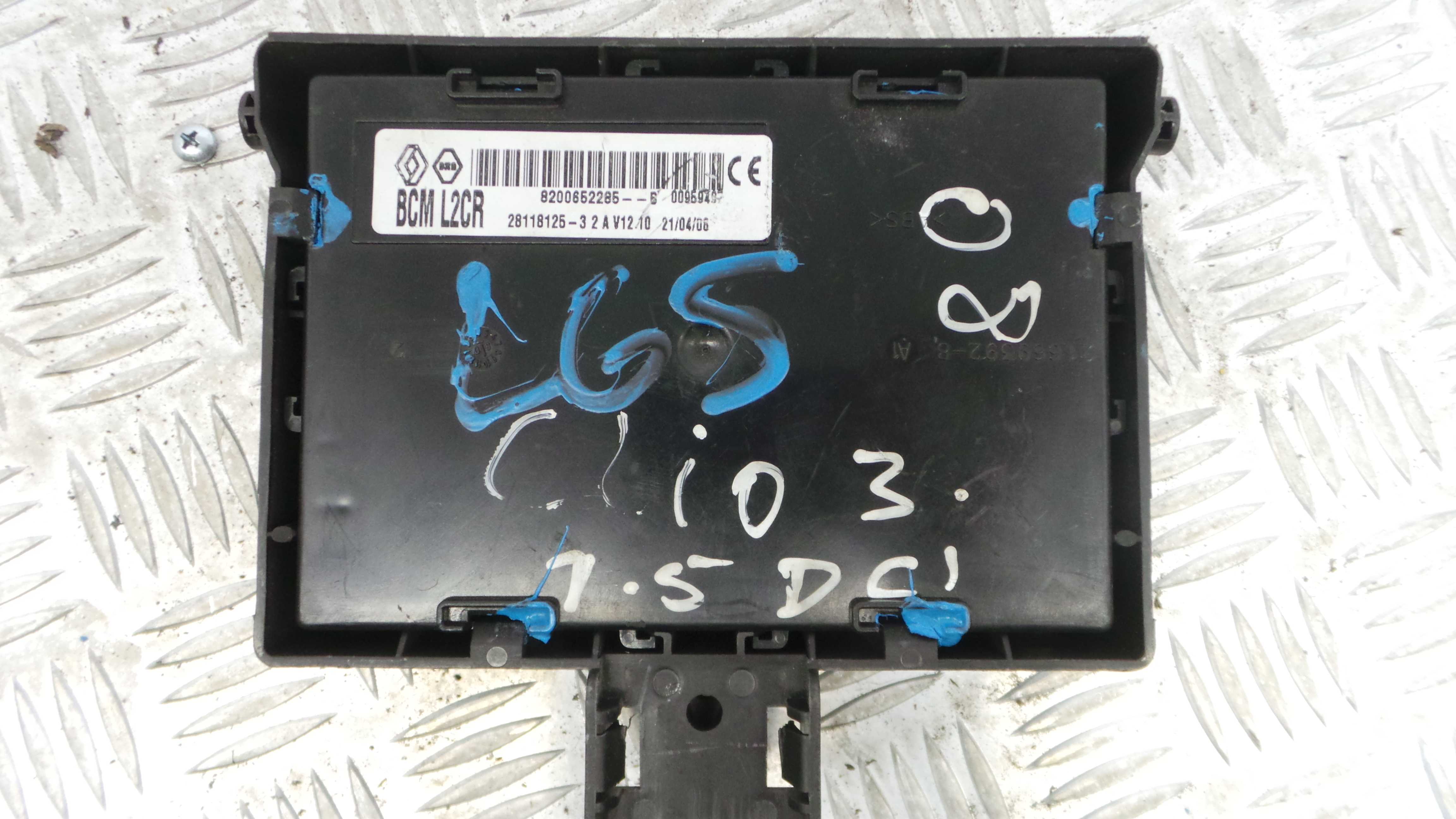 Caixa dos Fusíveis / BSI / UCH / SAM 8200652285 - RENAULT CLIO III (BR0/1, CR0/1)-33144975