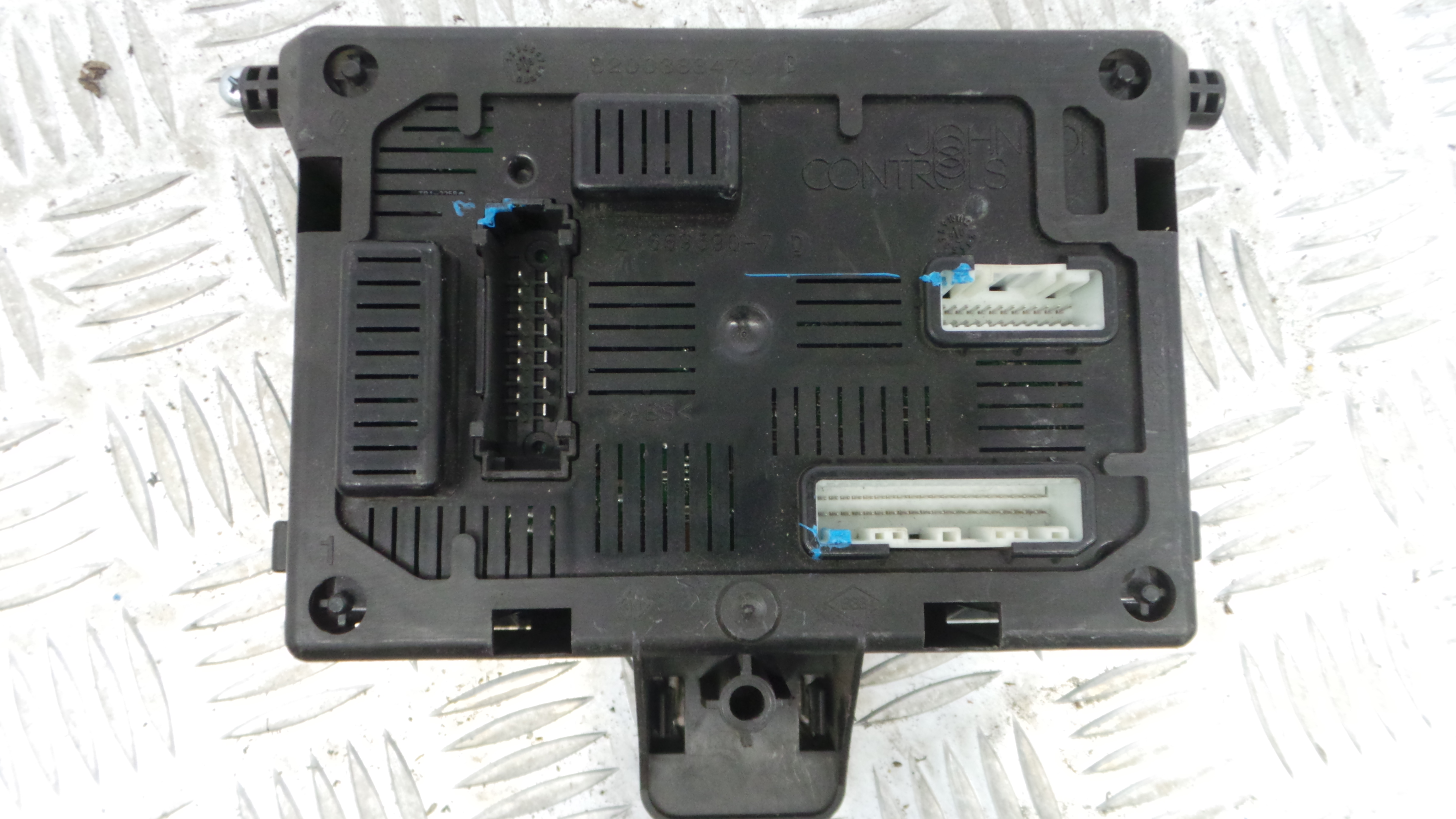 Caixa dos Fusíveis / BSI / UCH / SAM 8200652285 - RENAULT CLIO III (BR0/1, CR0/1)-33144975