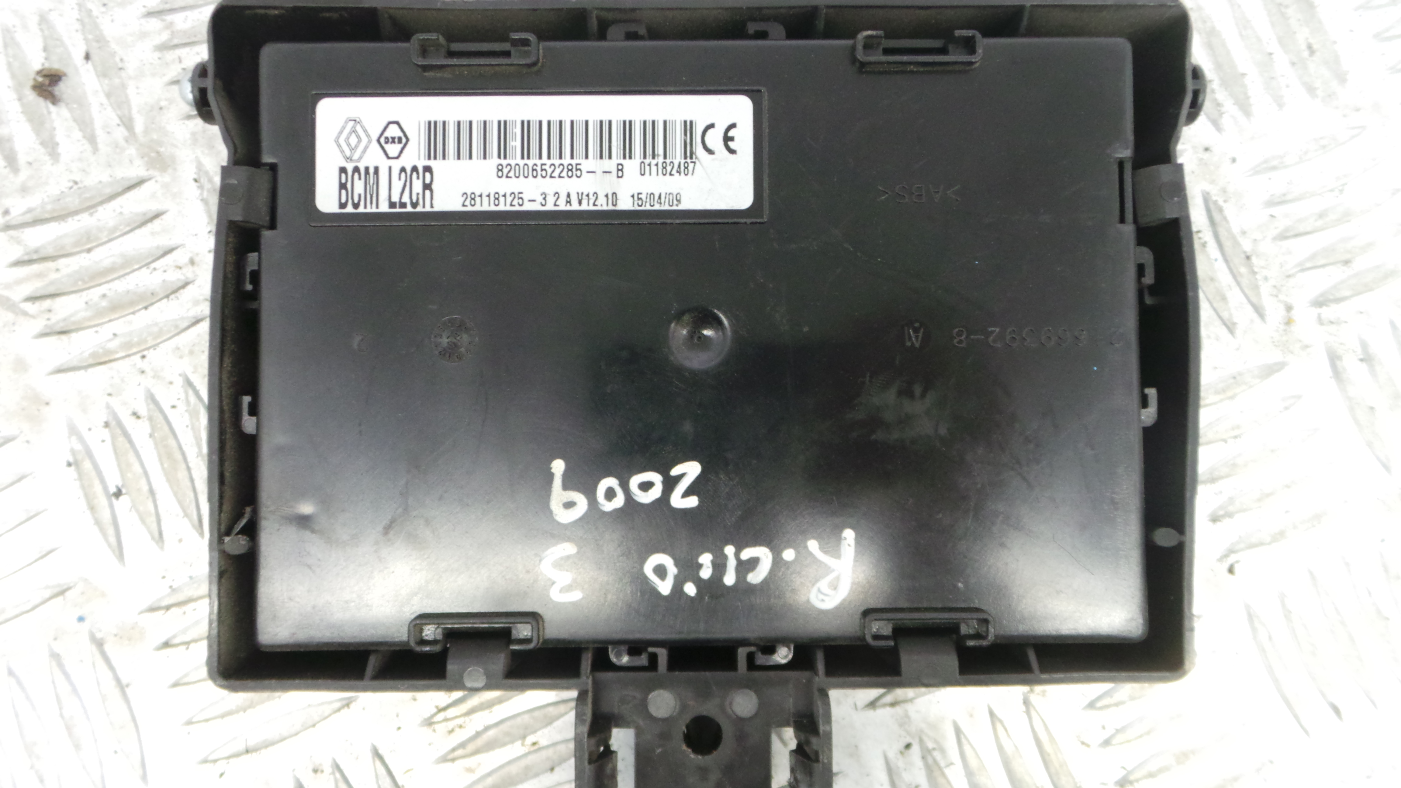 Caixa dos Fusíveis / BSI / UCH / SAM 8200652285 - RENAULT CLIO III (BR0/1, CR0/1)-33145033