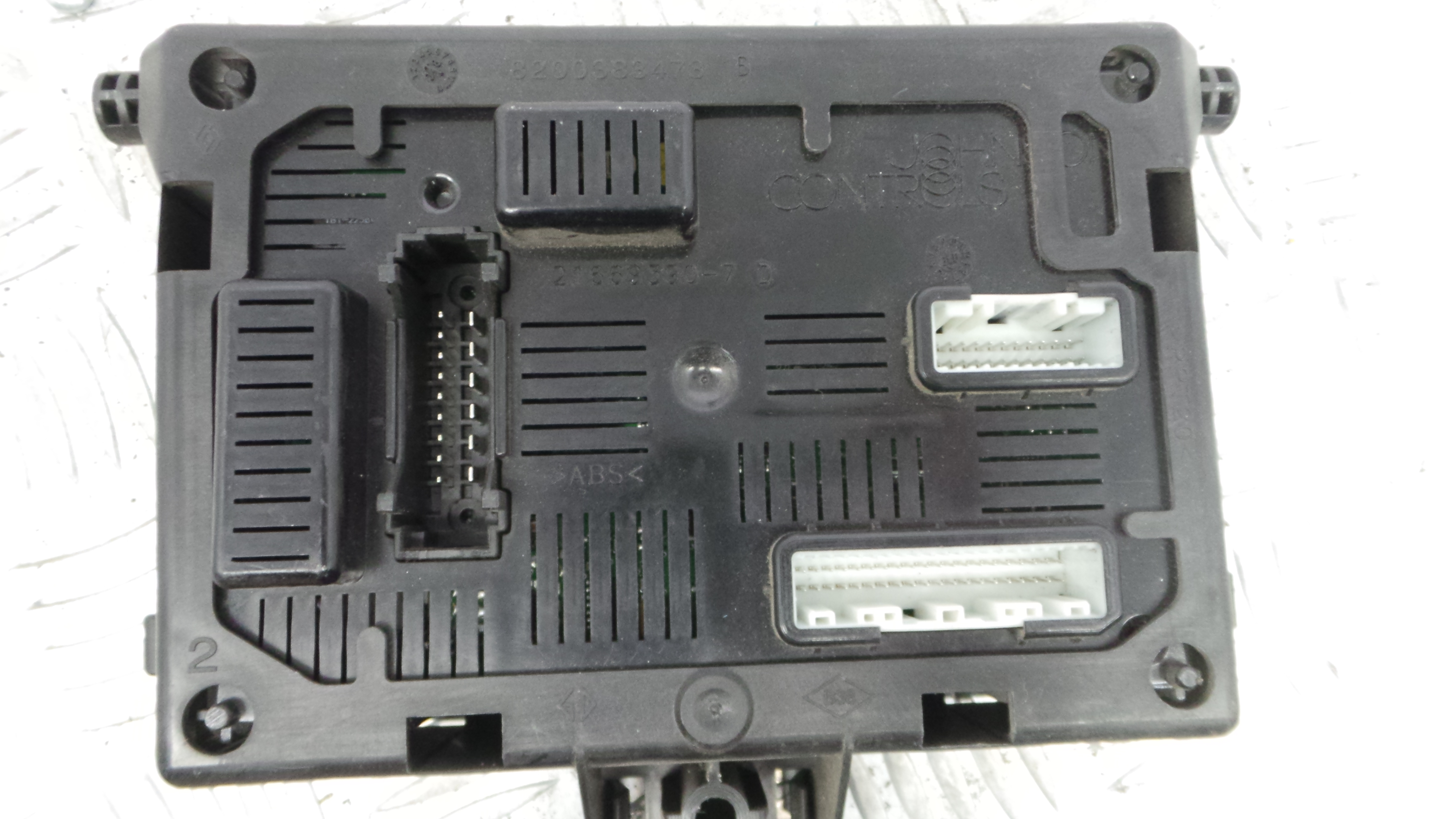 Caixa dos Fusíveis / BSI / UCH / SAM 8200652285 - RENAULT CLIO III (BR0/1, CR0/1)-33145033