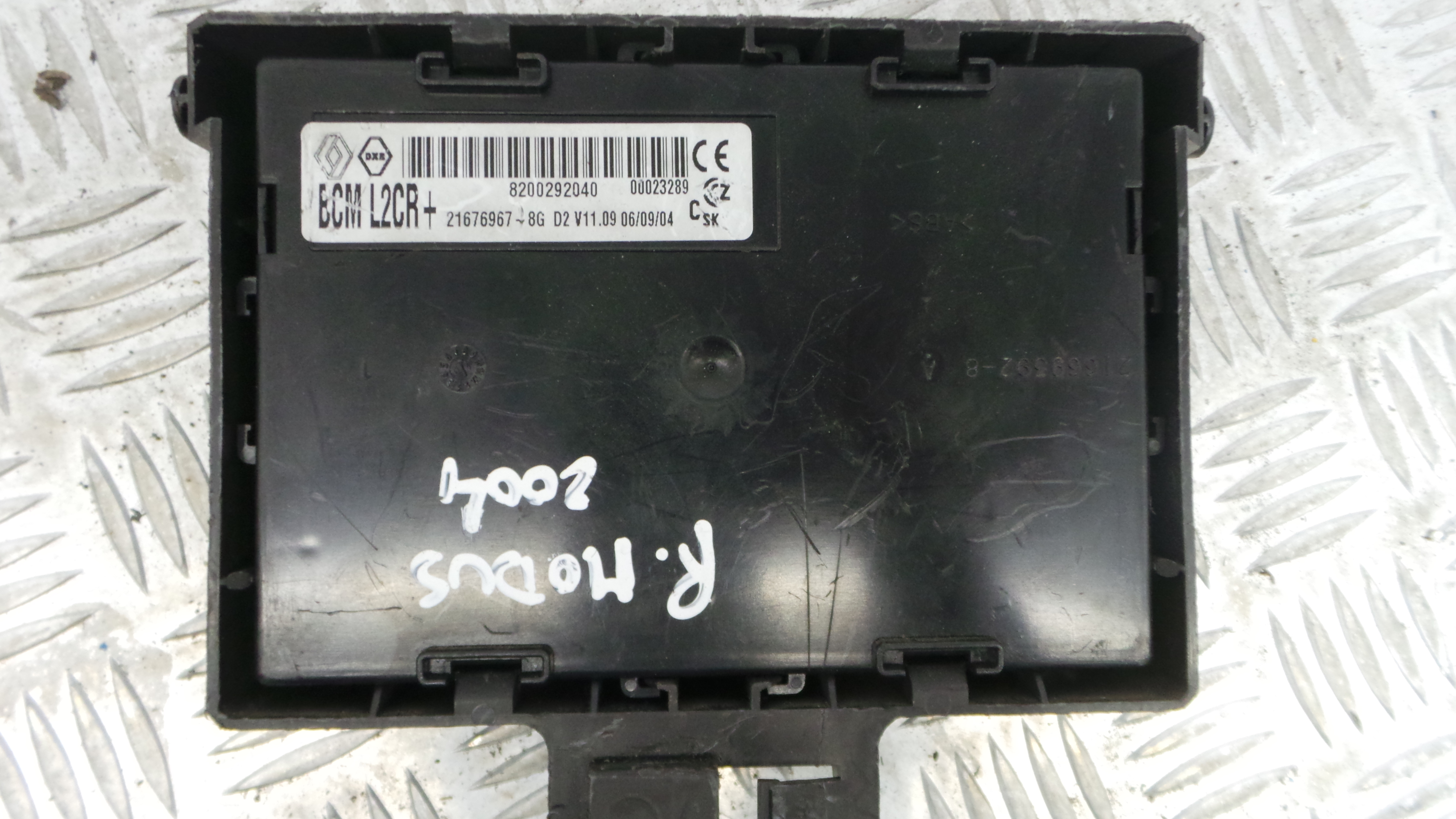 Caixa dos Fusíveis / BSI / UCH / SAM 8200292040 - RENAULT MODUS / GRAND MODUS (F/JP0_)-33145041