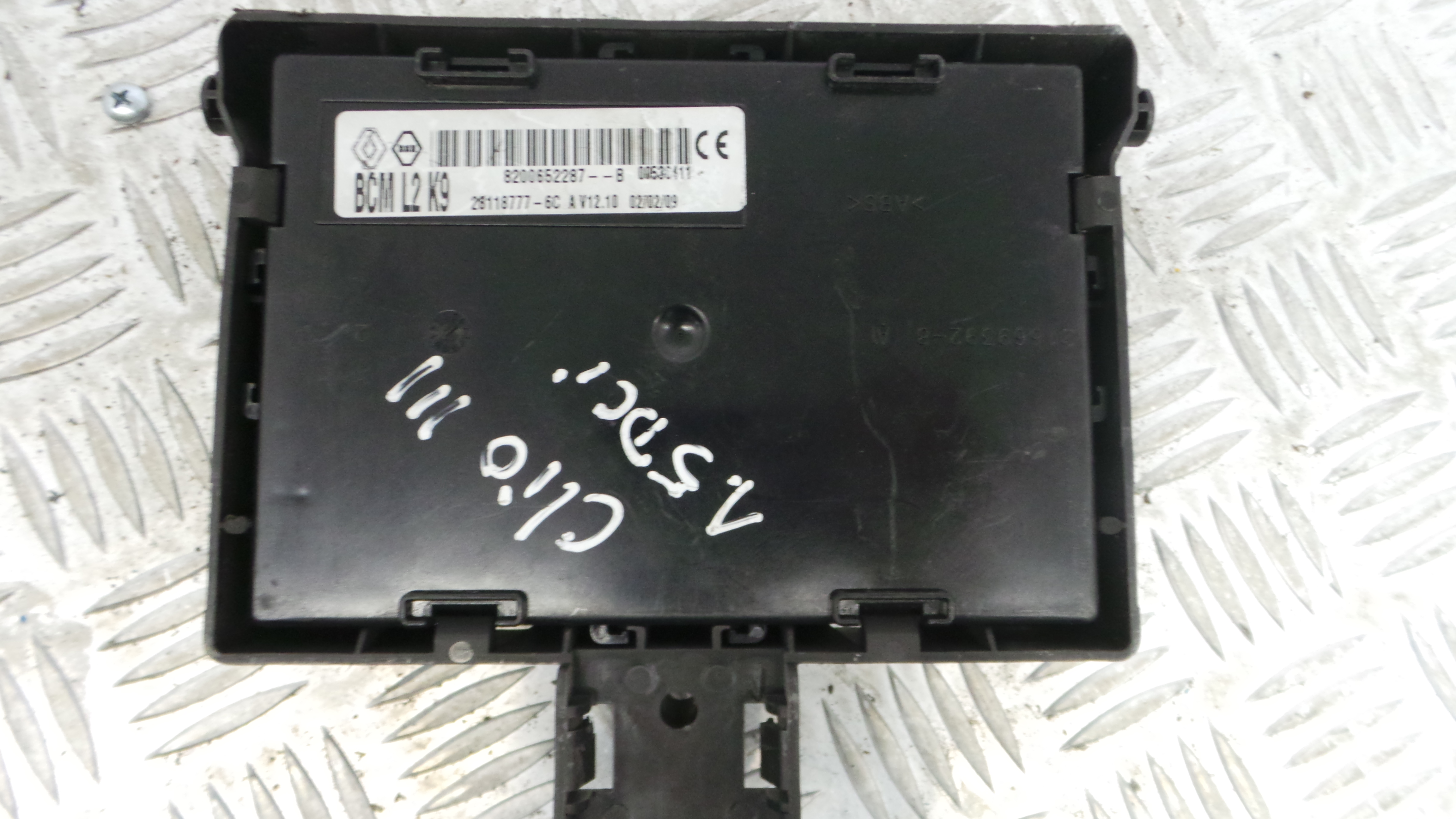 Caixa dos Fusíveis / BSI / UCH / SAM 8200652287 - RENAULT CLIO III (BR0/1, CR0/1)-33145147
