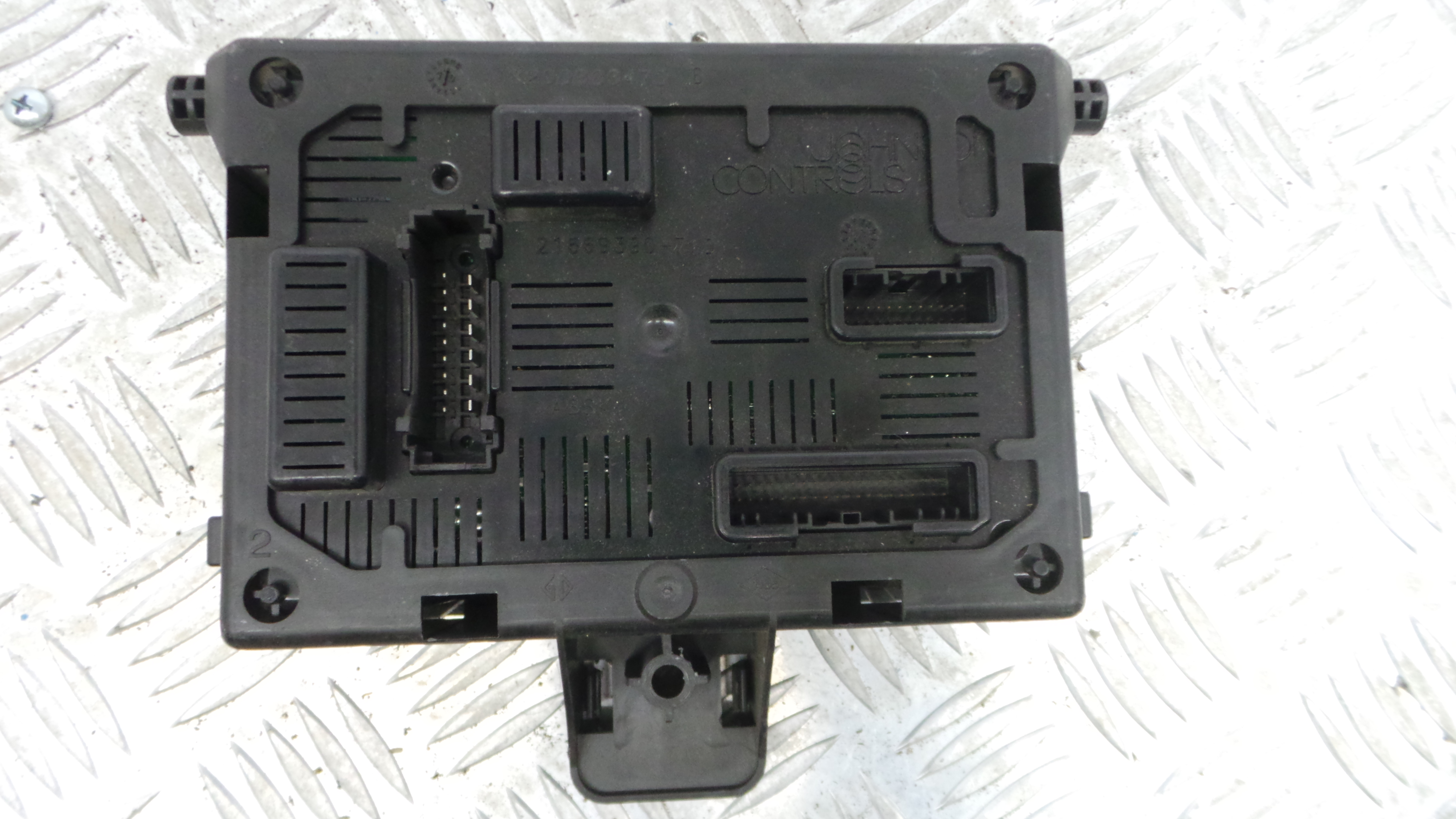 Caixa dos Fusíveis / BSI / UCH / SAM 8201054128 - RENAULT CLIO III (BR0/1, CR0/1)-33145318