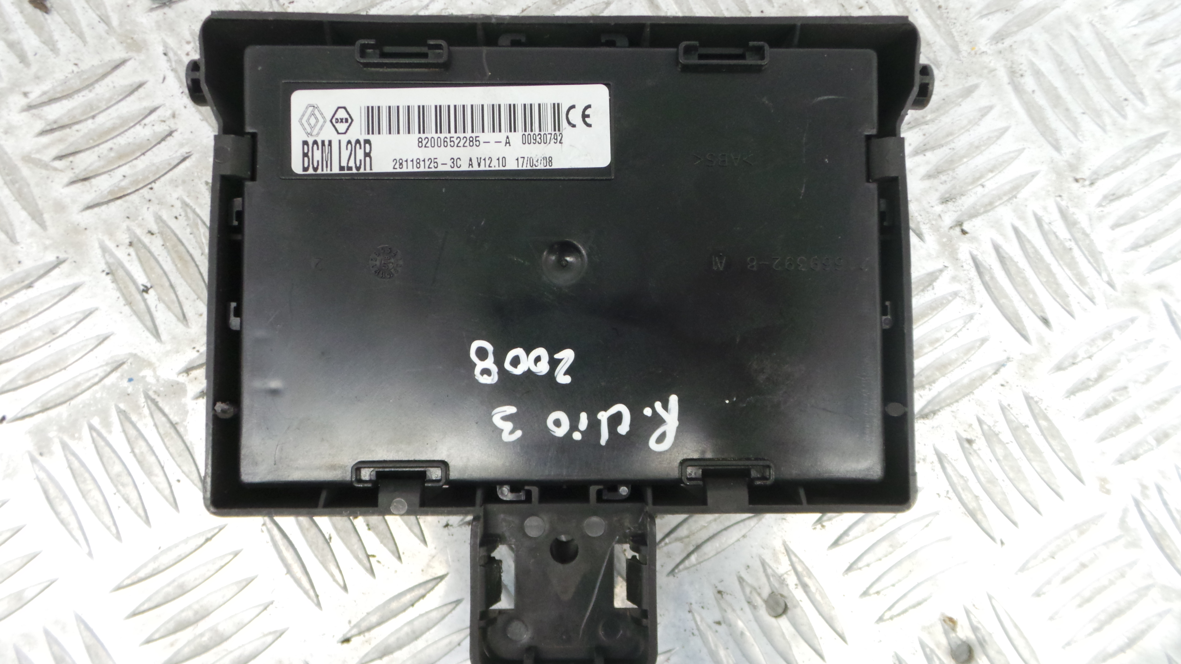 Caixa dos Fusíveis / BSI / UCH / SAM 8200652285 - RENAULT CLIO III (BR0/1, CR0/1)-33145322