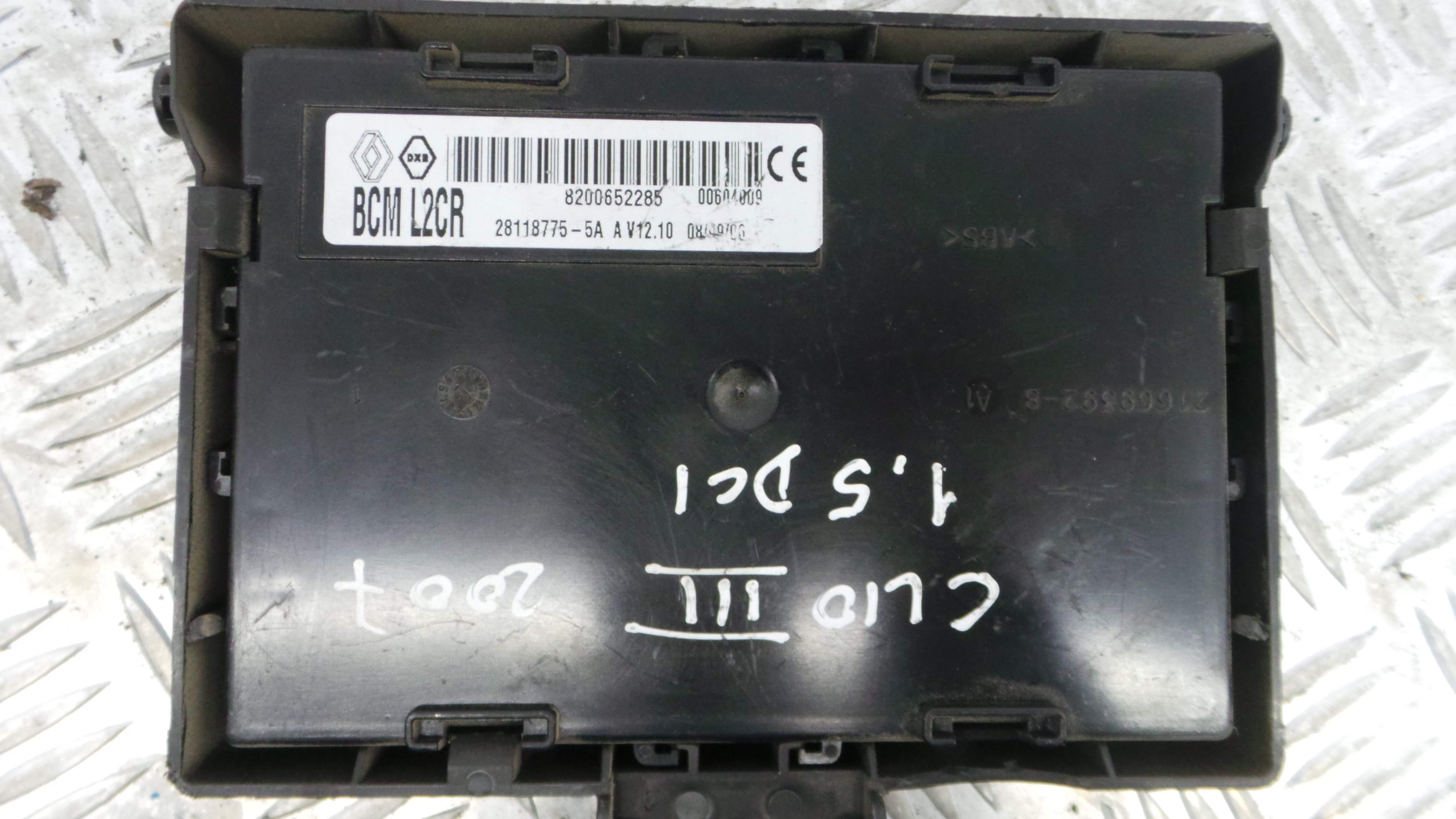 Caixa dos Fusíveis / BSI / UCH / SAM 8200652285 - RENAULT CLIO III (BR0/1, CR0/1)-33145344