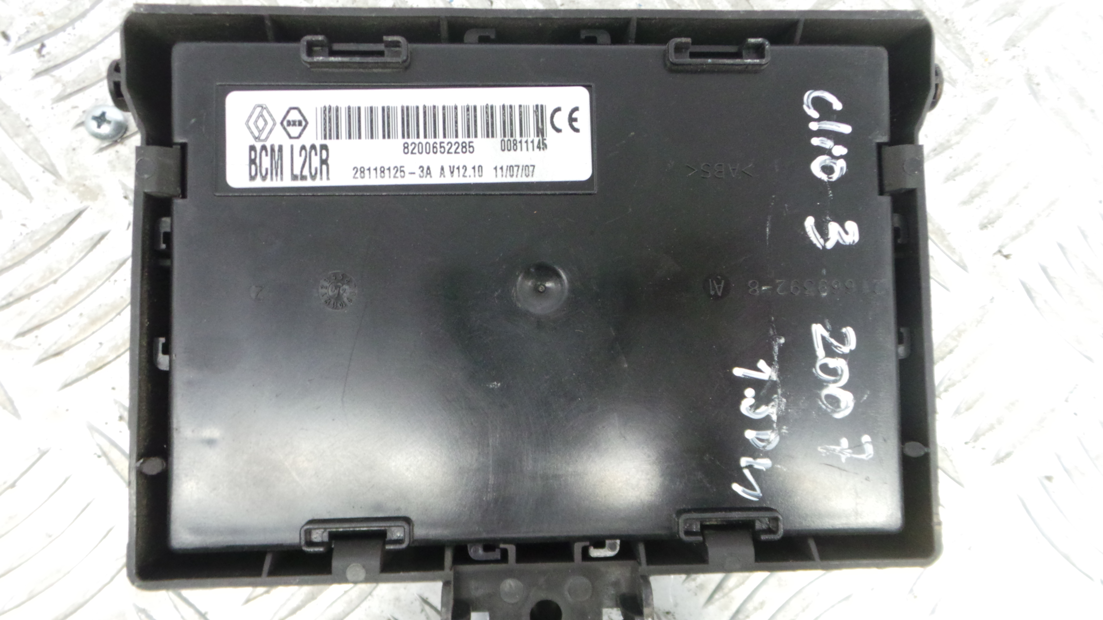 Caixa dos Fusíveis / BSI / UCH / SAM 8200652285 - RENAULT CLIO III (BR0/1, CR0/1)-33145362