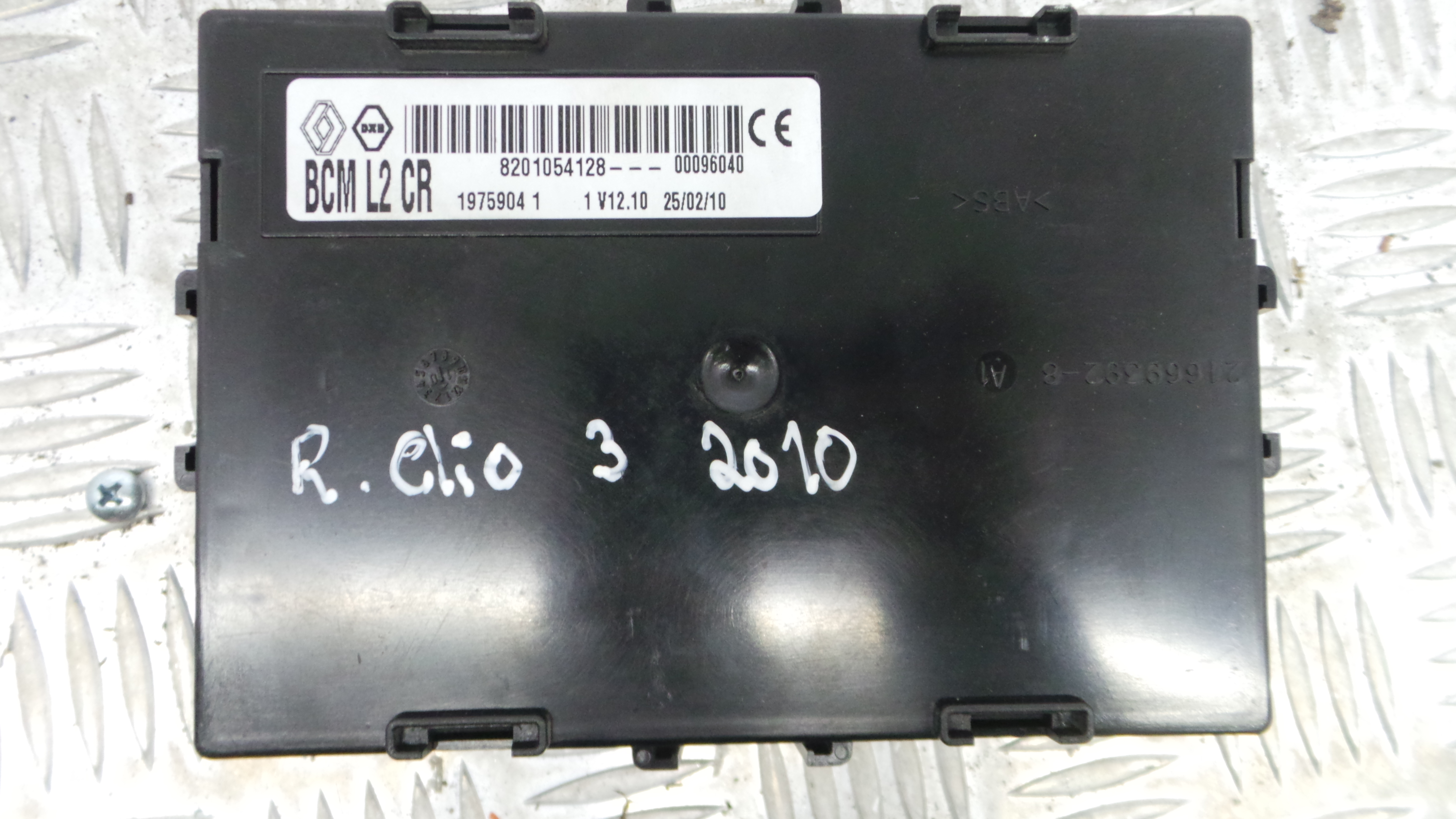 Caixa dos Fusíveis / BSI / UCH / SAM 8201054128 - RENAULT CLIO III (BR0/1, CR0/1)-33145388