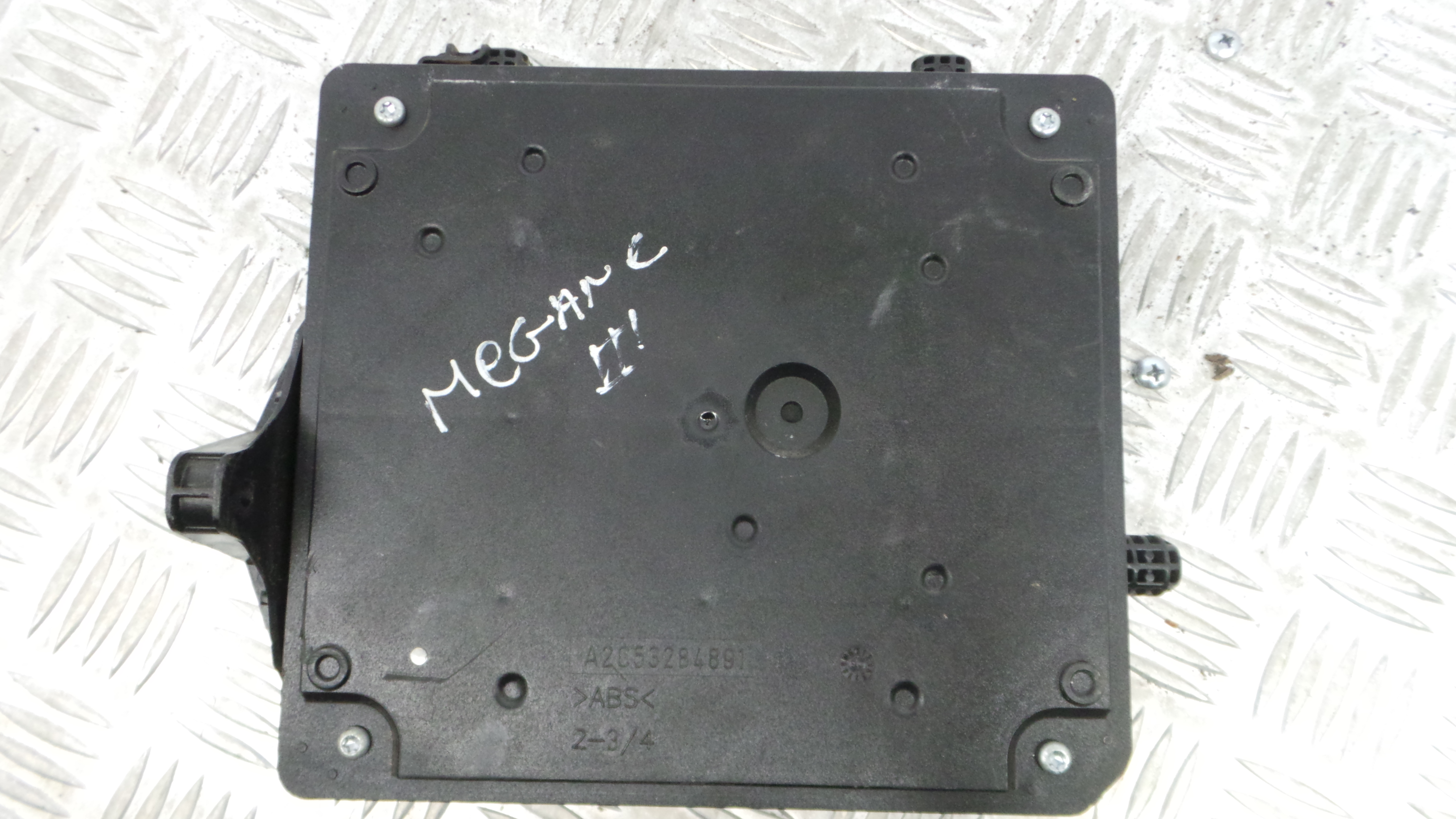 Caixa dos Fusíveis / BSI / UCH / SAM 284B15986R - RENAULT MEGANE III Hatchback (BZ0/1_, B3_)-33145595