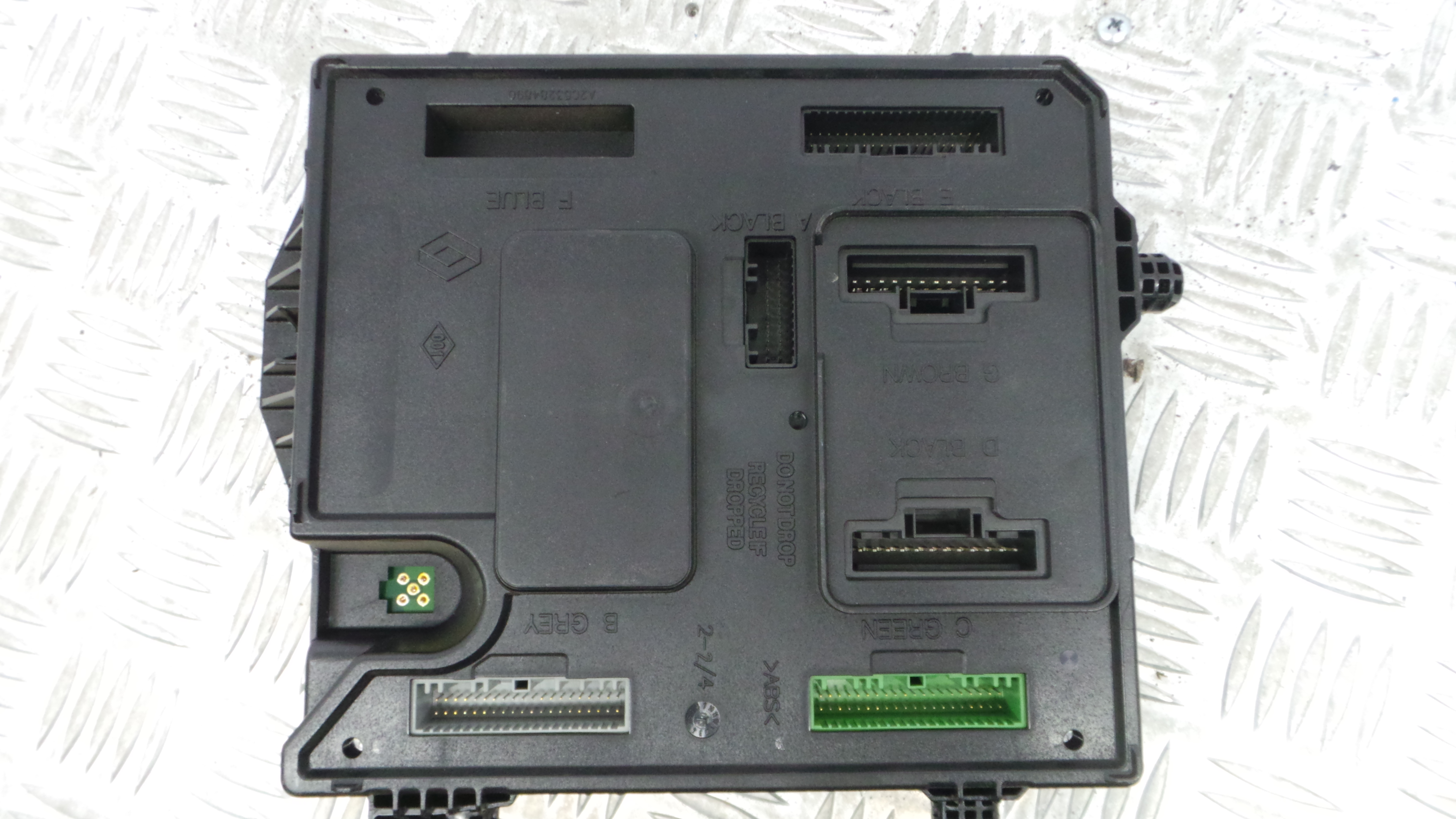 Caixa dos Fusíveis / BSI / UCH / SAM 284B17882R - RENAULT MEGANE III Hatchback (BZ0/1_, B3_)-33145634