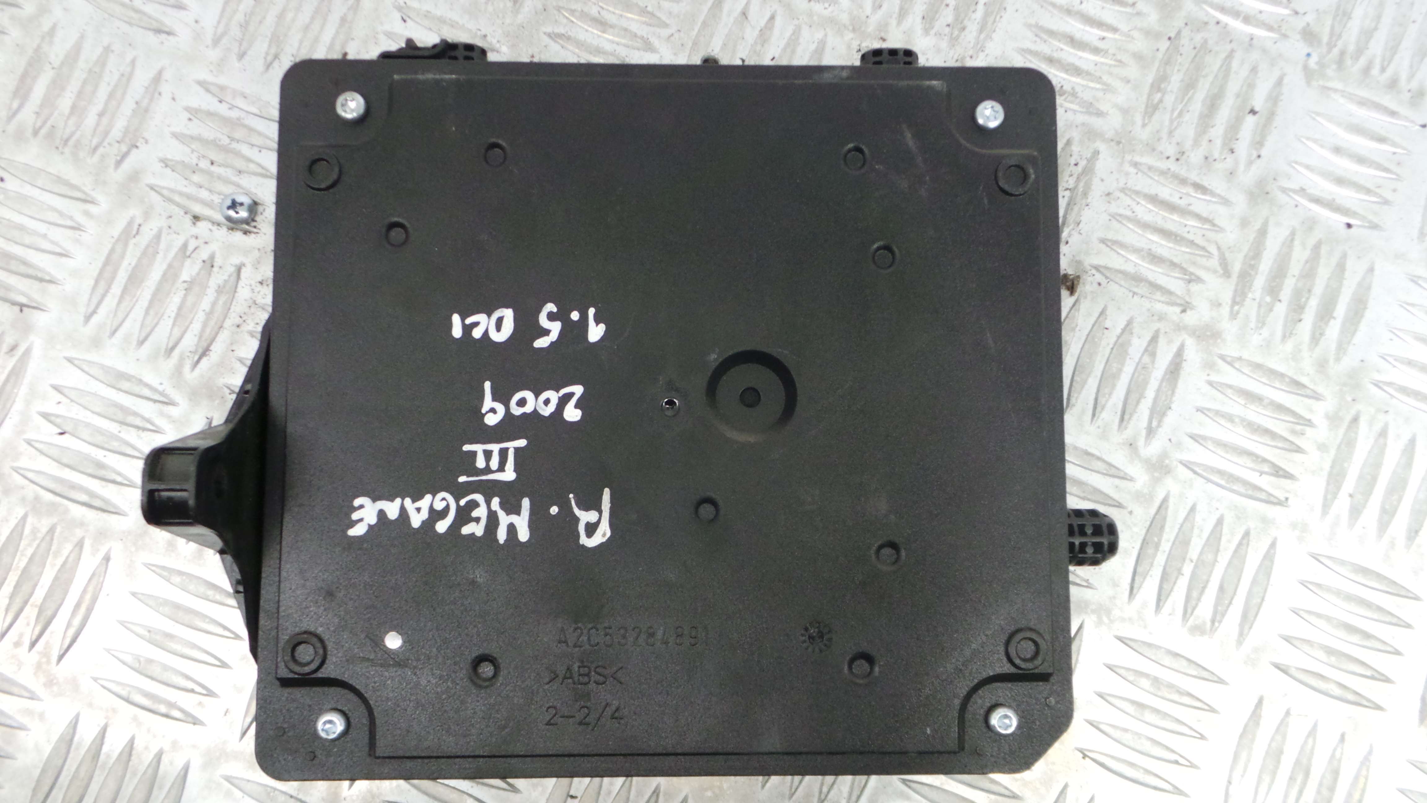 Caixa dos Fusíveis / BSI / UCH / SAM 284B13297R - RENAULT MEGANE III Hatchback (BZ0/1_, B3_)-33145637