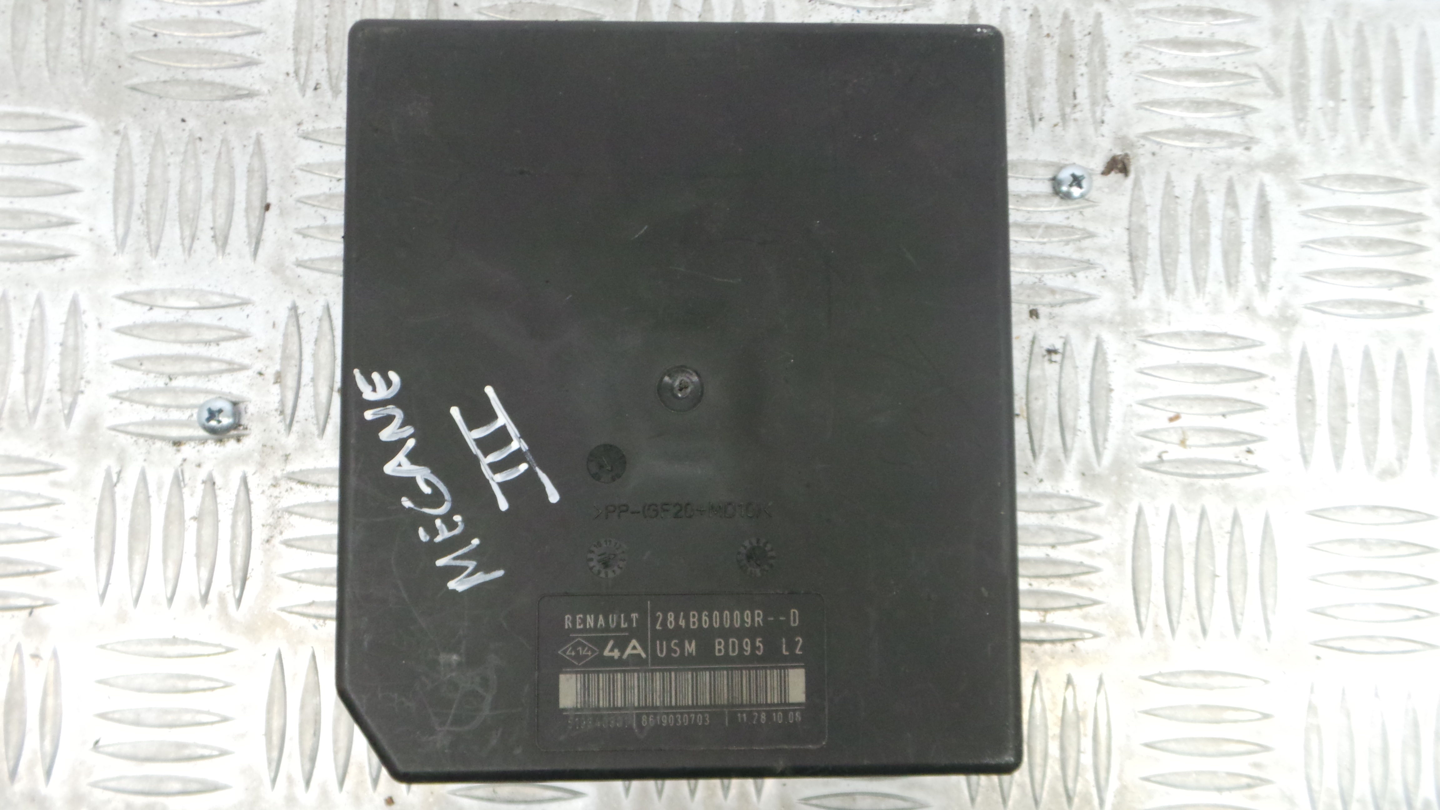 Caixa dos Fusíveis / BSI / UCH / SAM 284B60009R - RENAULT MEGANE III Hatchback (BZ0/1_, B3_)-33146169