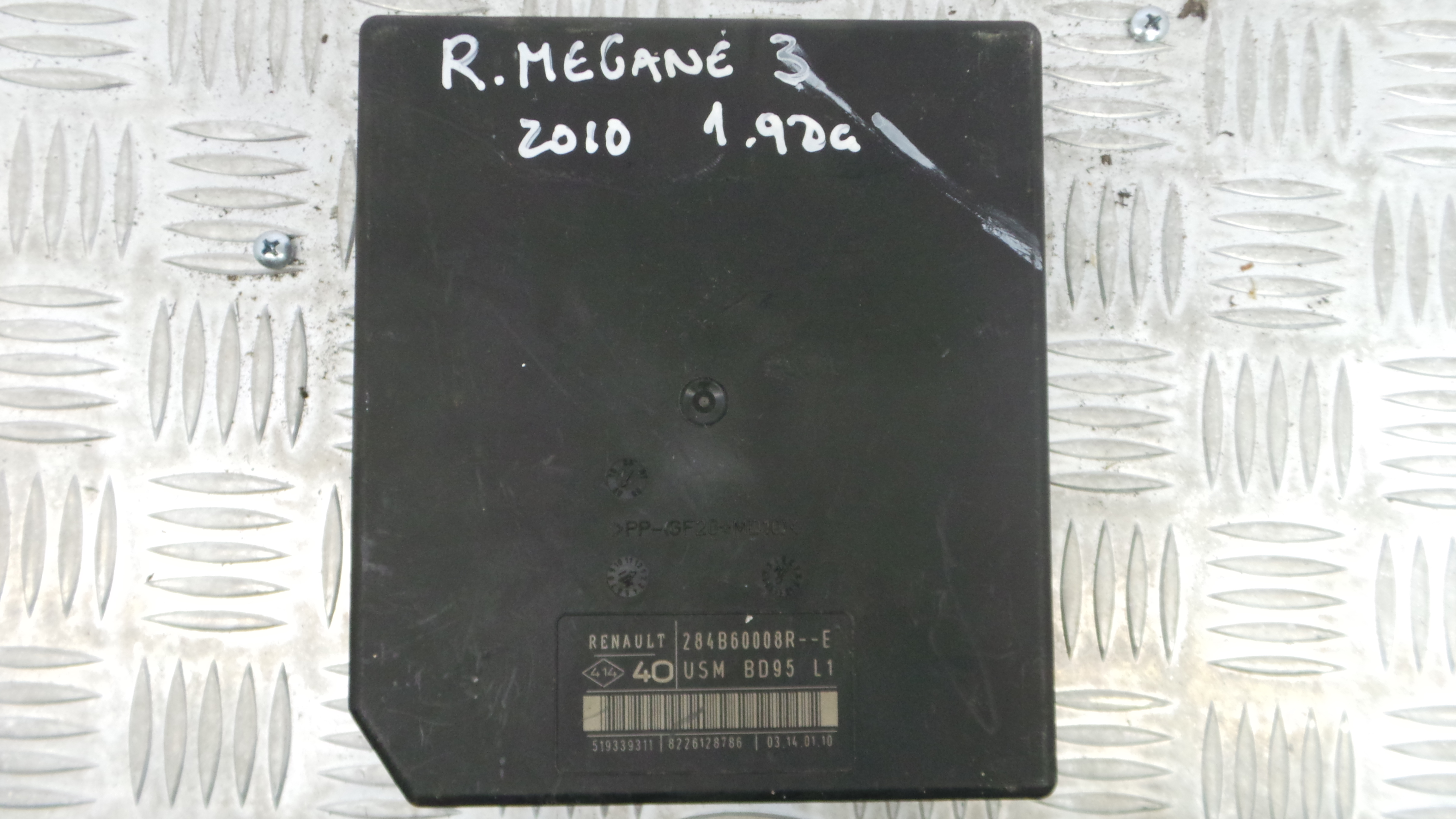 Caixa dos Fusíveis / BSI / UCH / SAM 284B60008R - RENAULT MEGANE III Hatchback (BZ0/1_, B3_)-33146202