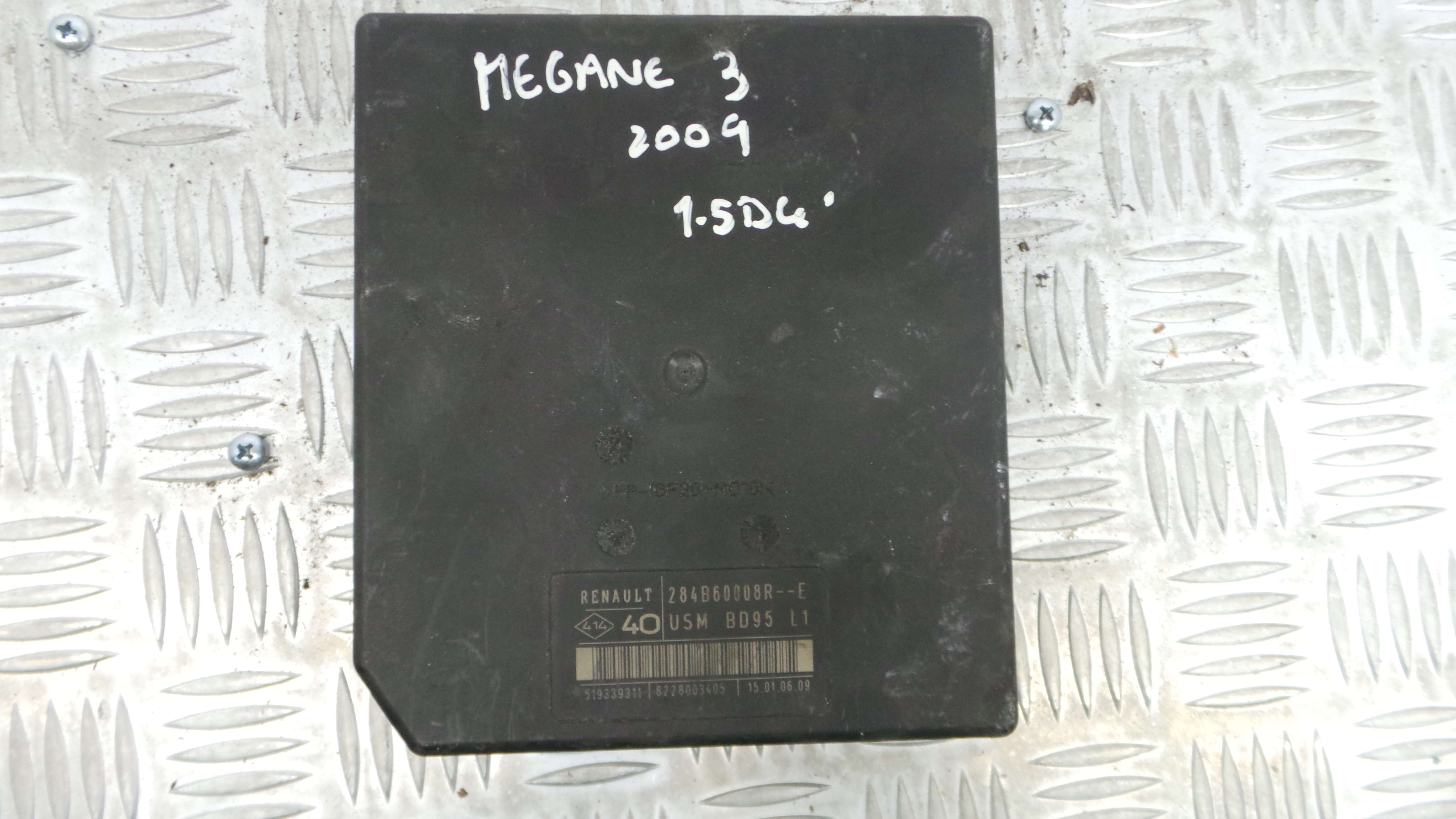 Caixa dos Fusíveis / BSI / UCH / SAM 284B60008R - RENAULT MEGANE III Hatchback (BZ0/1_, B3_)-33146255