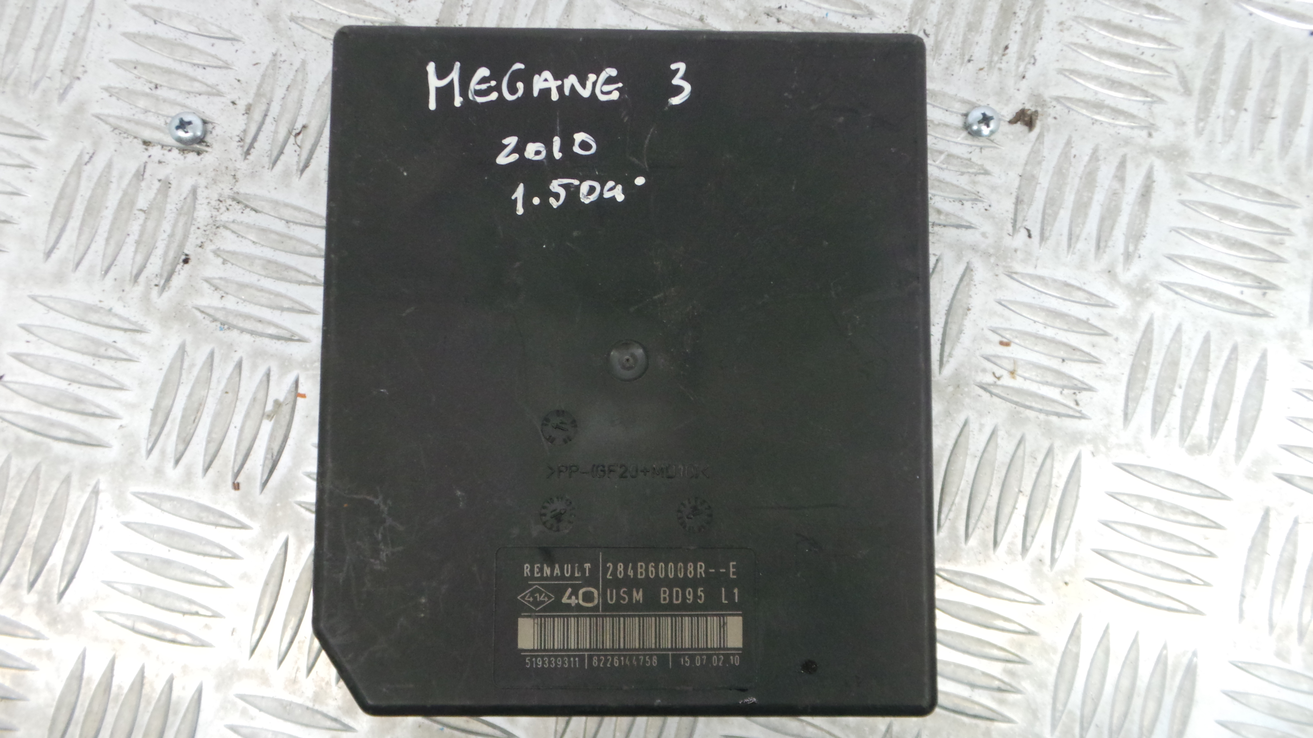 Caixa dos Fusíveis / BSI / UCH / SAM 284B60008R - RENAULT MEGANE III Hatchback (BZ0/1_, B3_)-33146374