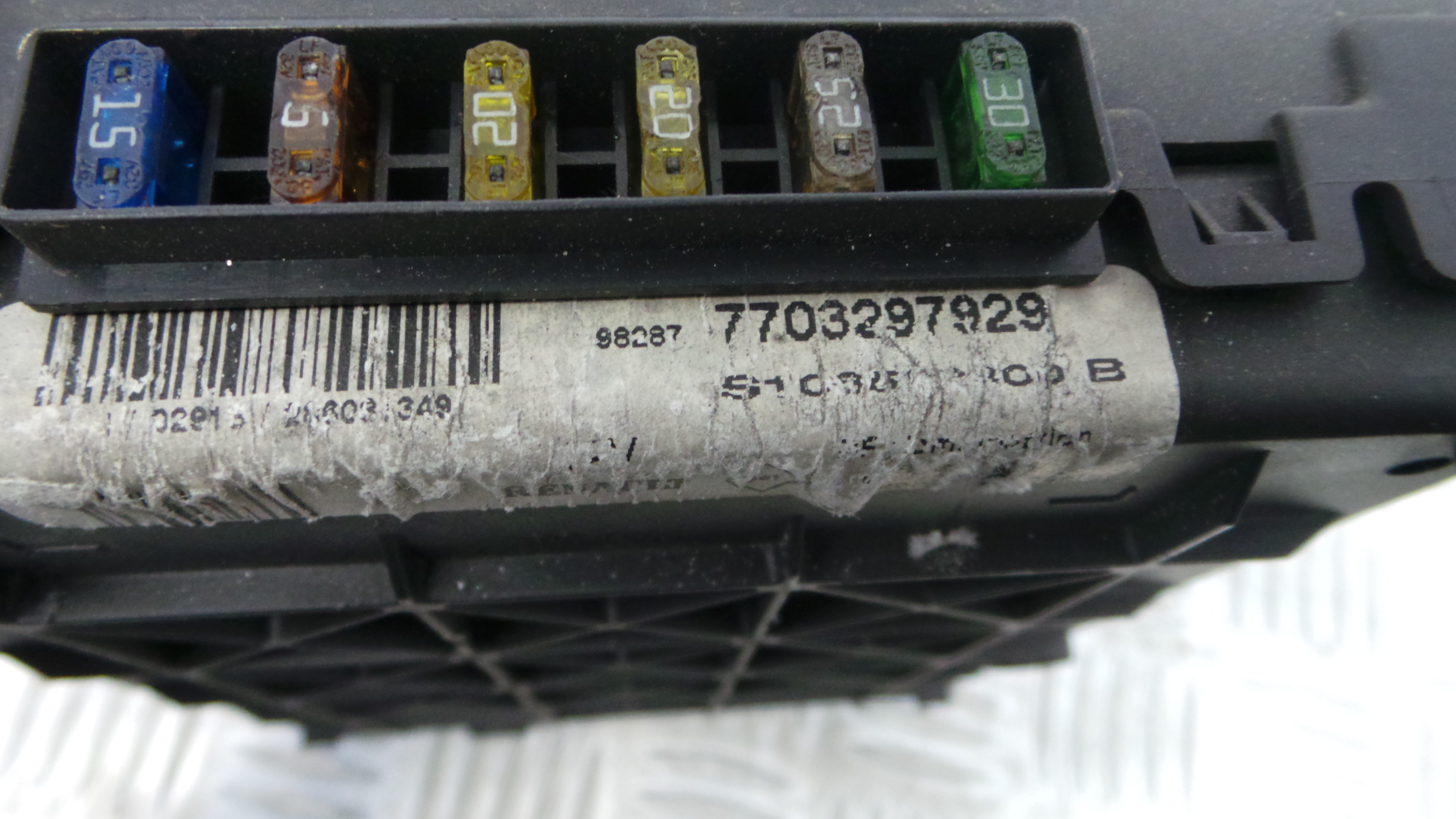 Caixa dos Fusíveis / BSI / UCH / SAM 77003297929 - RENAULT MEGANE I (BA0/1_)-33147047