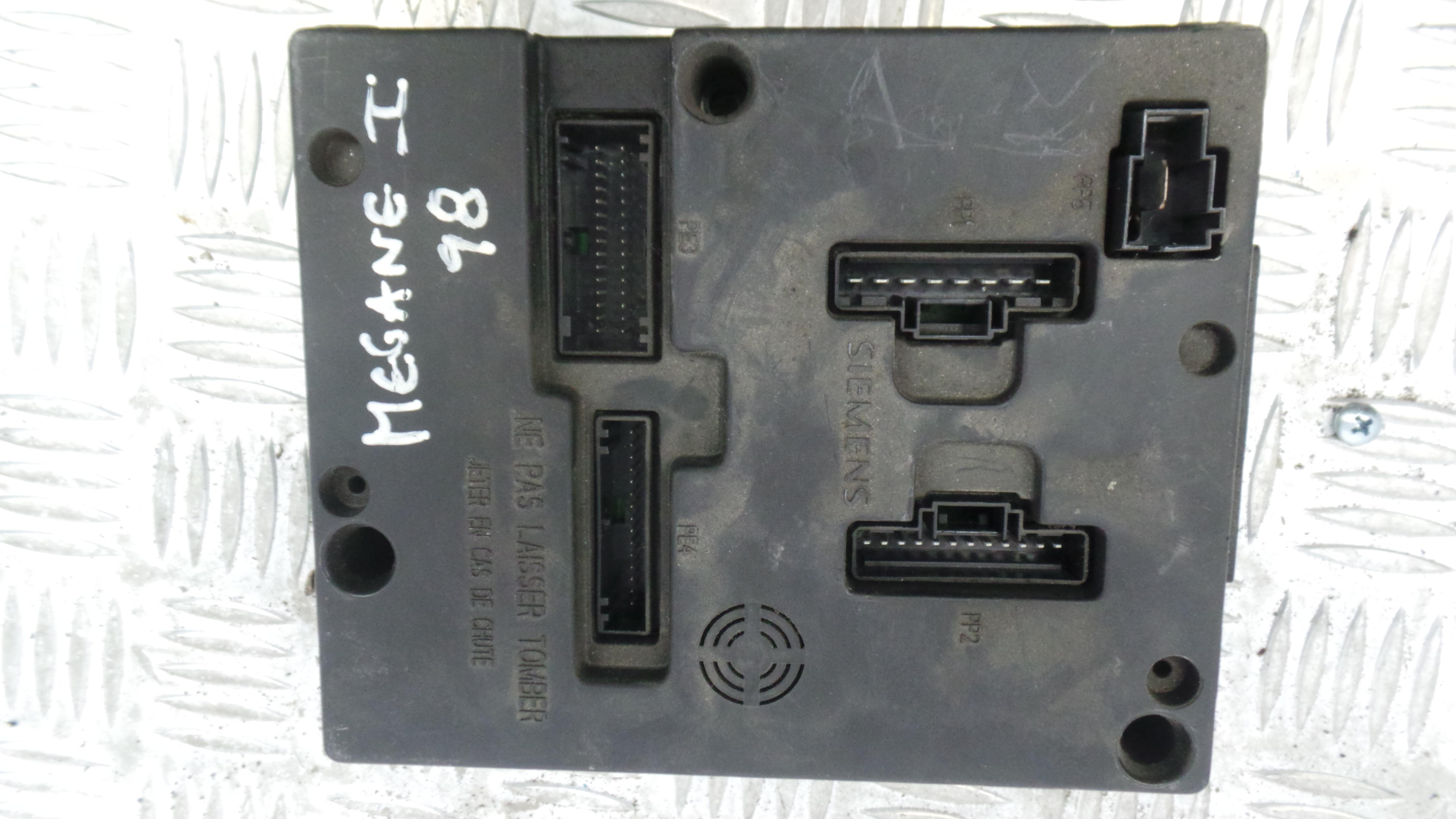 Caixa dos Fusíveis / BSI / UCH / SAM 77003297929 - RENAULT MEGANE I (BA0/1_)-33147047