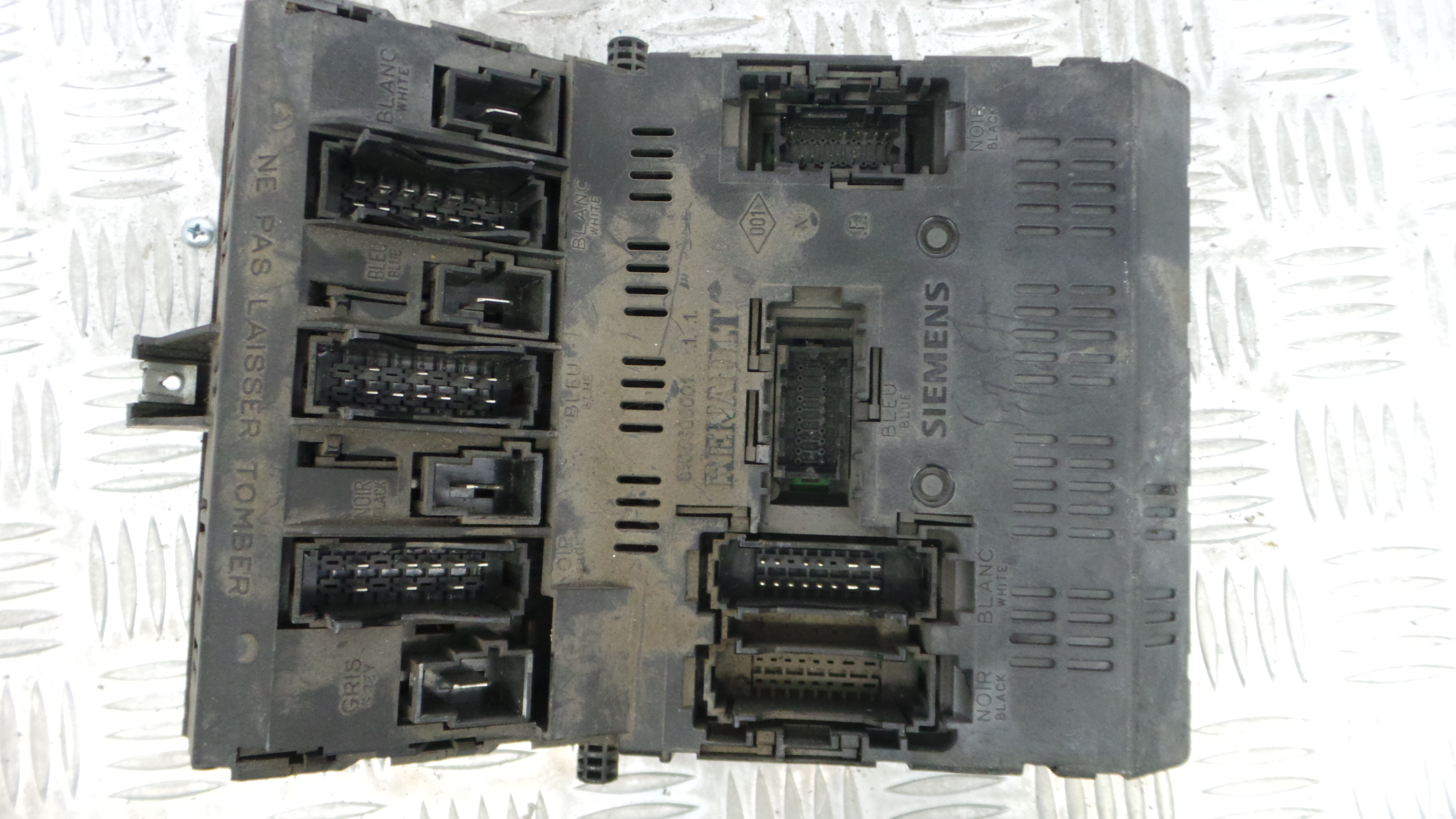 Caixa dos Fusíveis / BSI / UCH / SAM 7703297181G - RENAULT MEGANE I (BA0/1_)-33147082