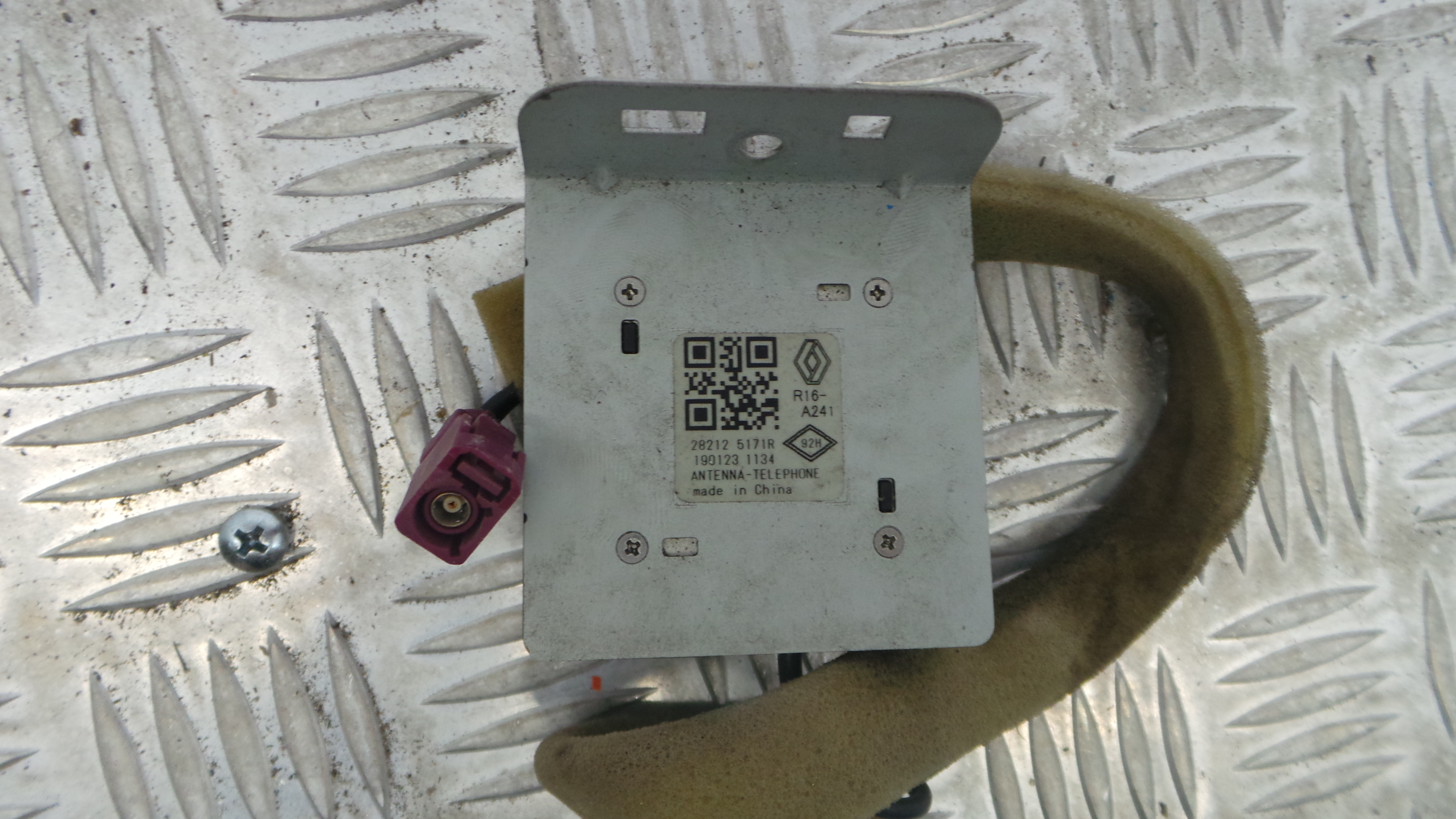 Adaptador Antena 282125171R - RENAULT CLIO V (B7_)-33150378