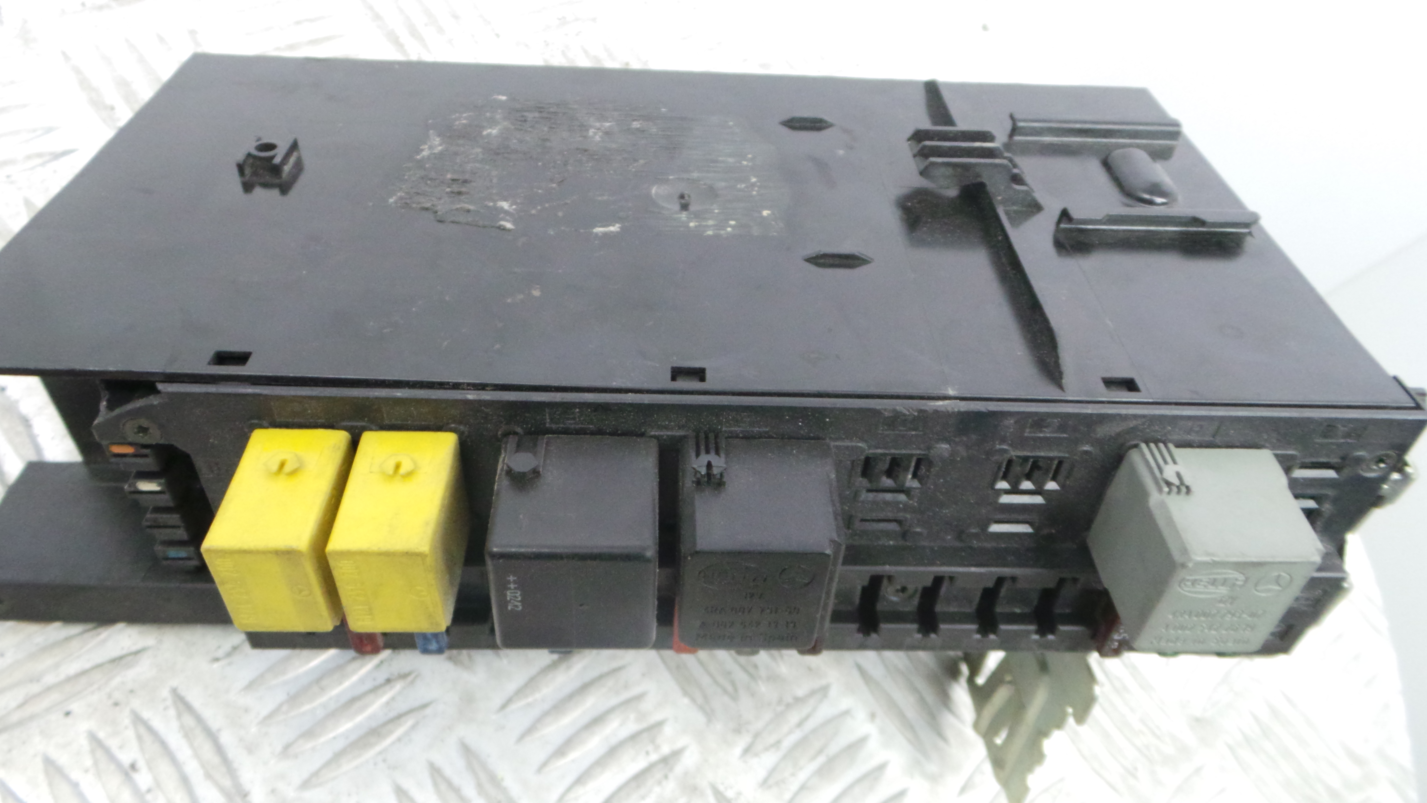 Caixa dos Fusíveis / BSI / UCH / SAM 2035451801 - MERCEDES-BENZ C-CLASS (W203)-33150416 Caixa dos Fusíveis / BSI / UCH / SAM 2035451801 - MERCEDES-BENZ C-CLASS (W203)-33150416