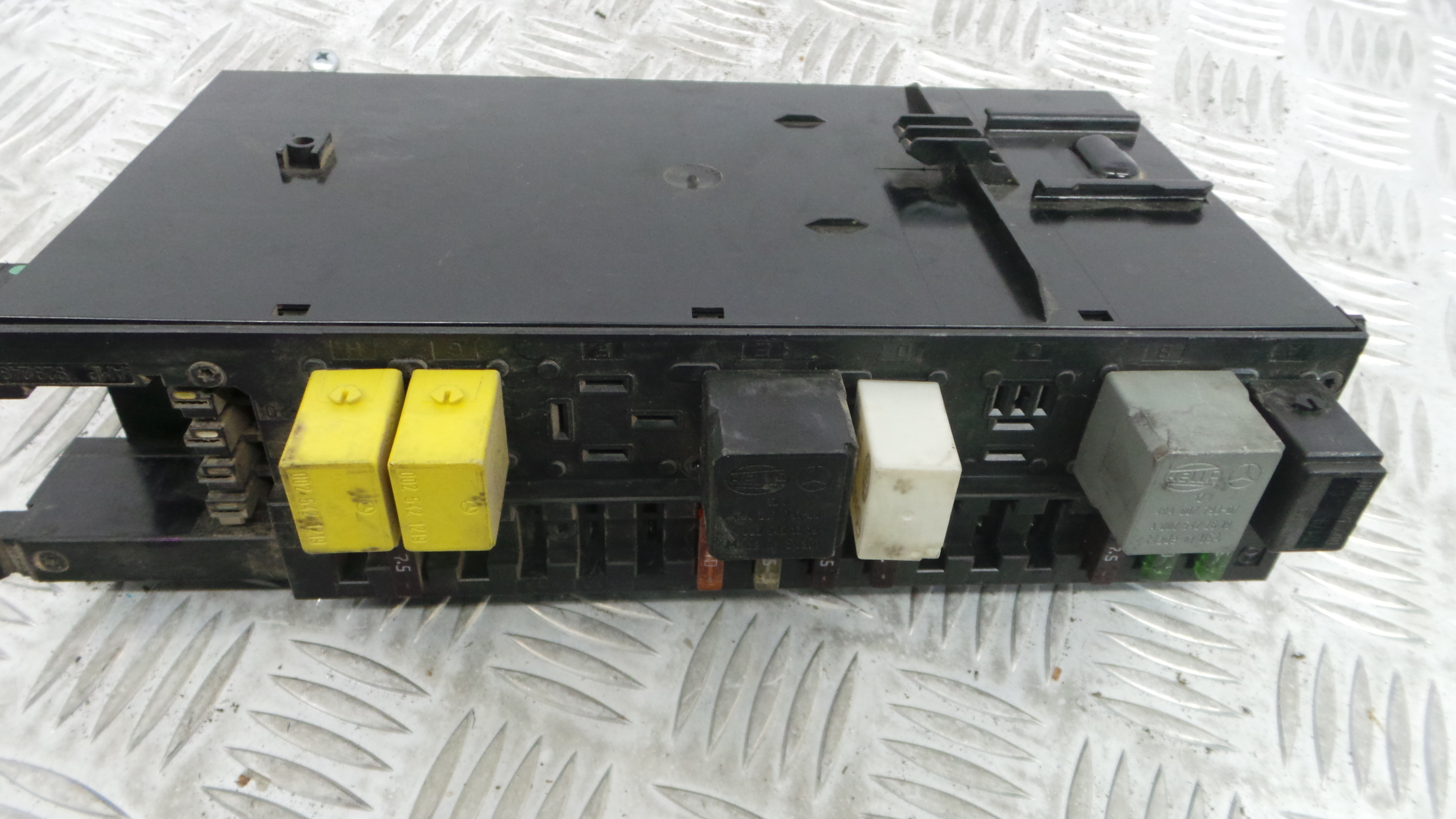 Caixa dos Fusíveis / BSI / UCH / SAM 2095451601 - MERCEDES-BENZ C-CLASS (W203)-33150420 Caixa dos Fusíveis / BSI / UCH / SAM 2095451601 - MERCEDES-BENZ C-CLASS (W203)-33150420