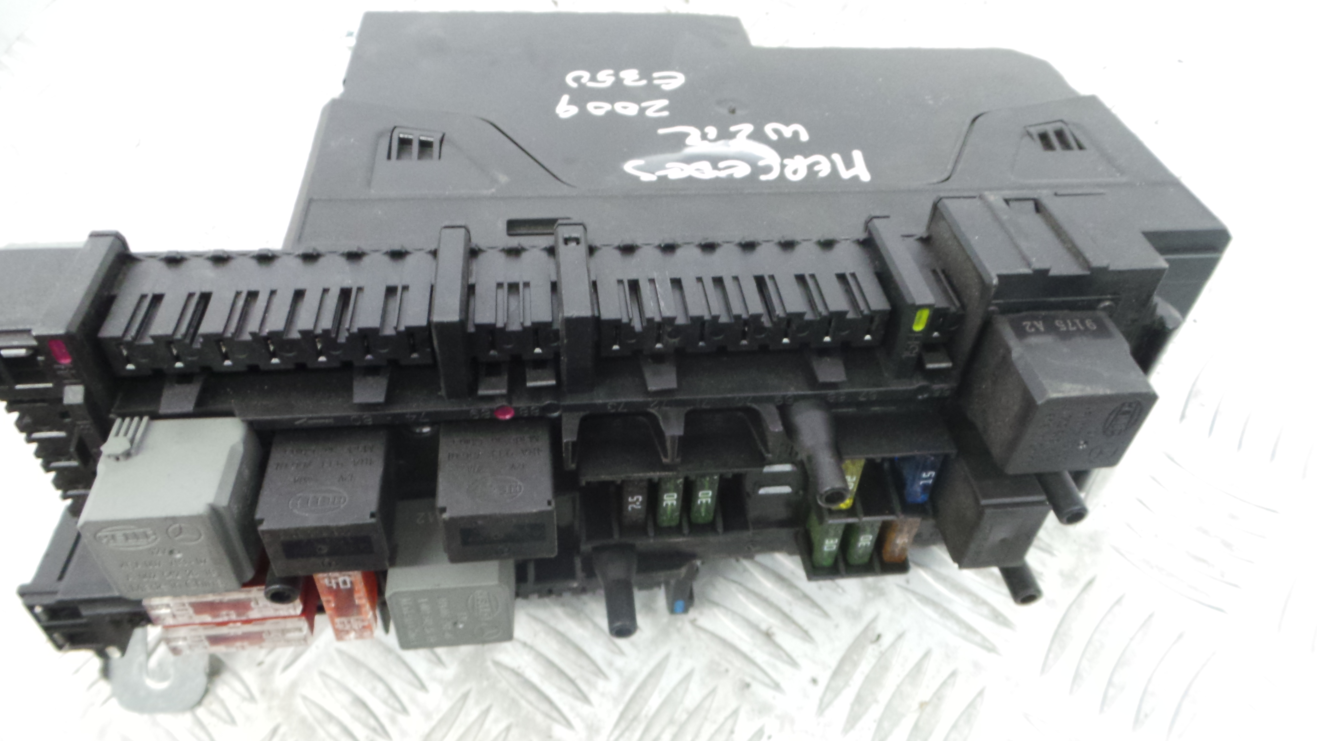 Caixa dos Fusíveis / BSI / UCH / SAM 2129000204 - MERCEDES-BENZ E-CLASS (W212)-33150424 Caixa dos Fusíveis / BSI / UCH / SAM 2129000204 - MERCEDES-BENZ E-CLASS (W212)-33150424