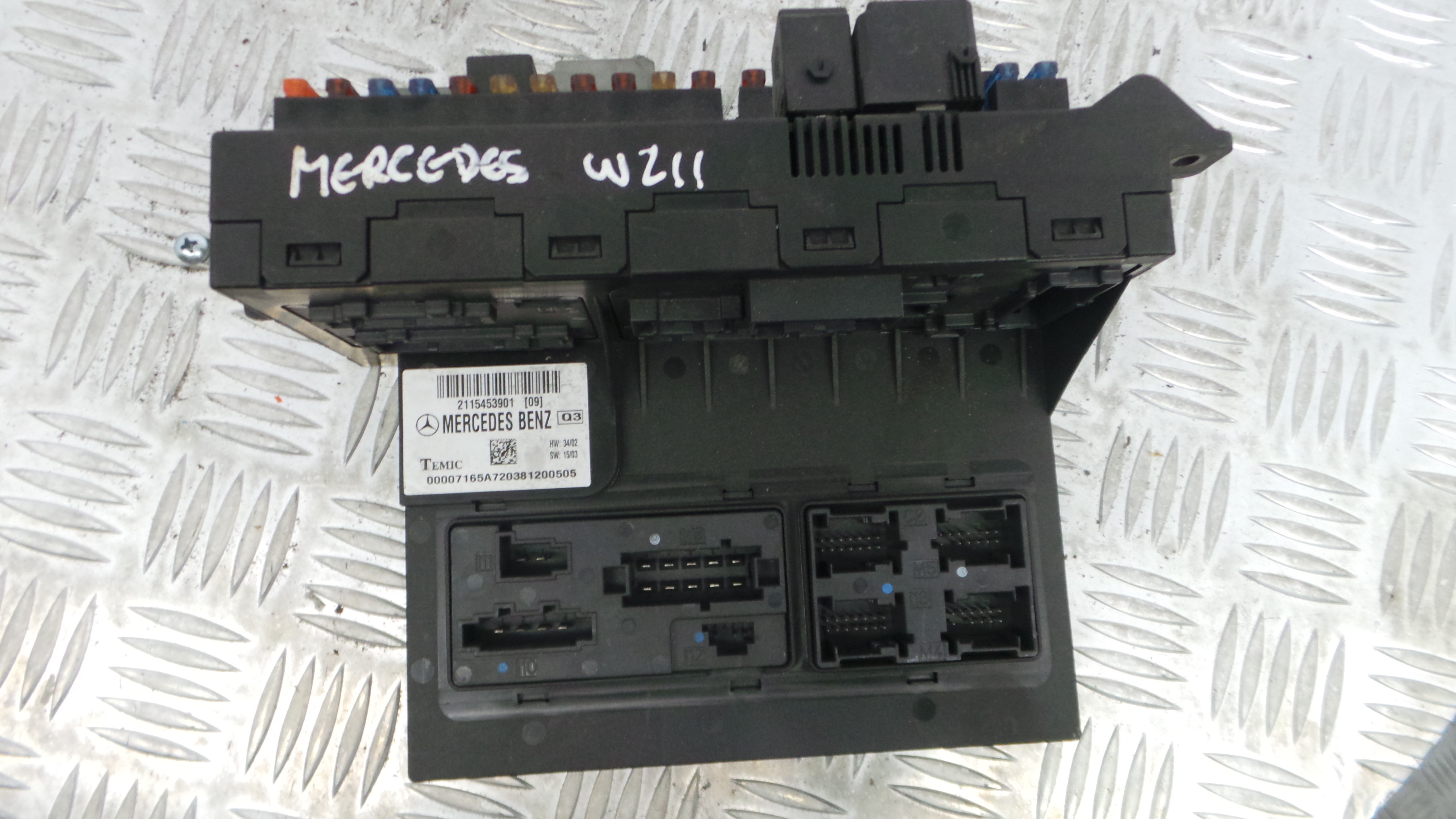 Caixa dos Fusíveis / BSI / UCH / SAM 2115453901 - MERCEDES-BENZ E-CLASS (W211)-33150431