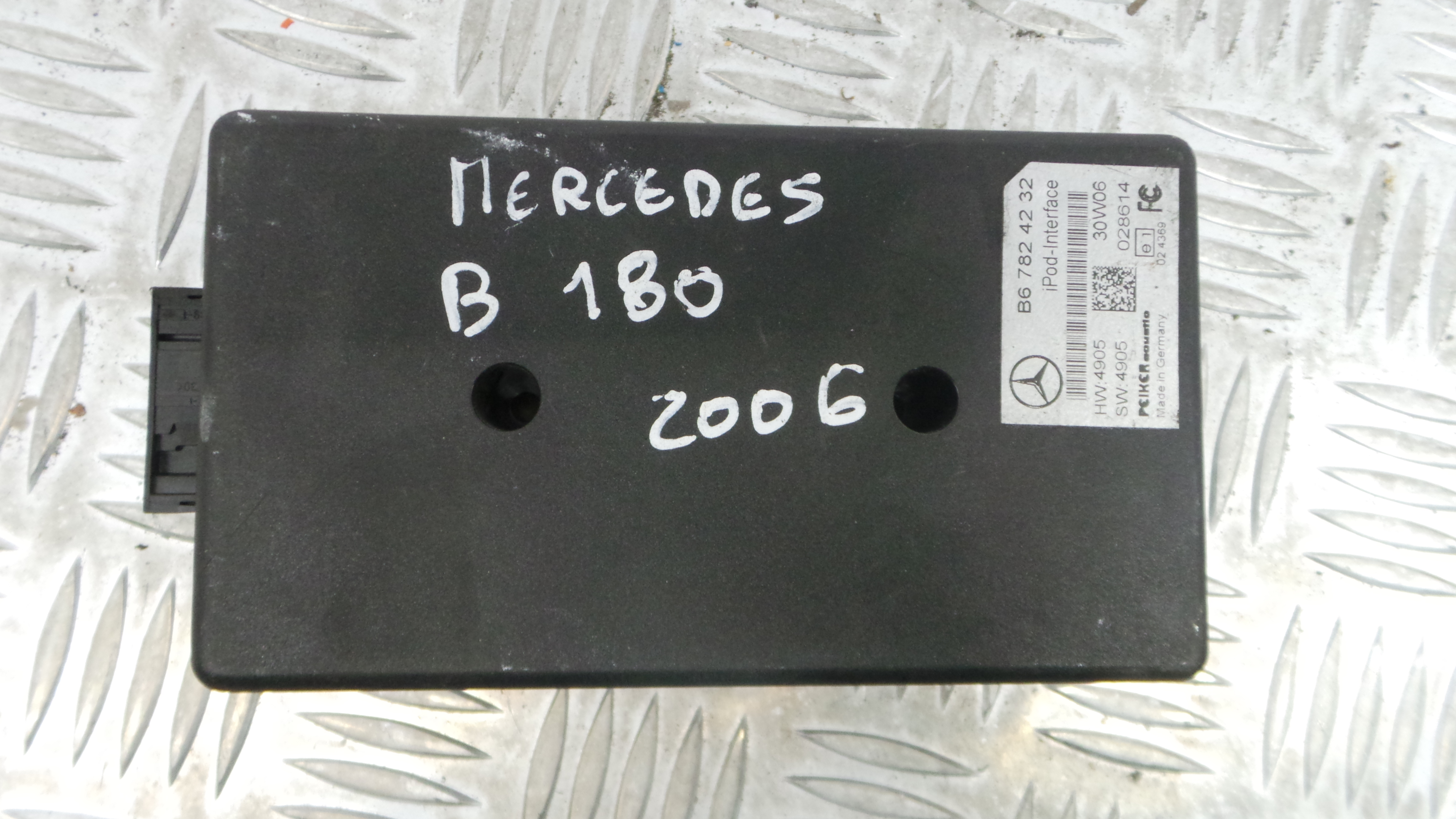 Centrais multimédias B67824232 - MERCEDES-BENZ B-CLASS Sports Tourer (W245)-33150479