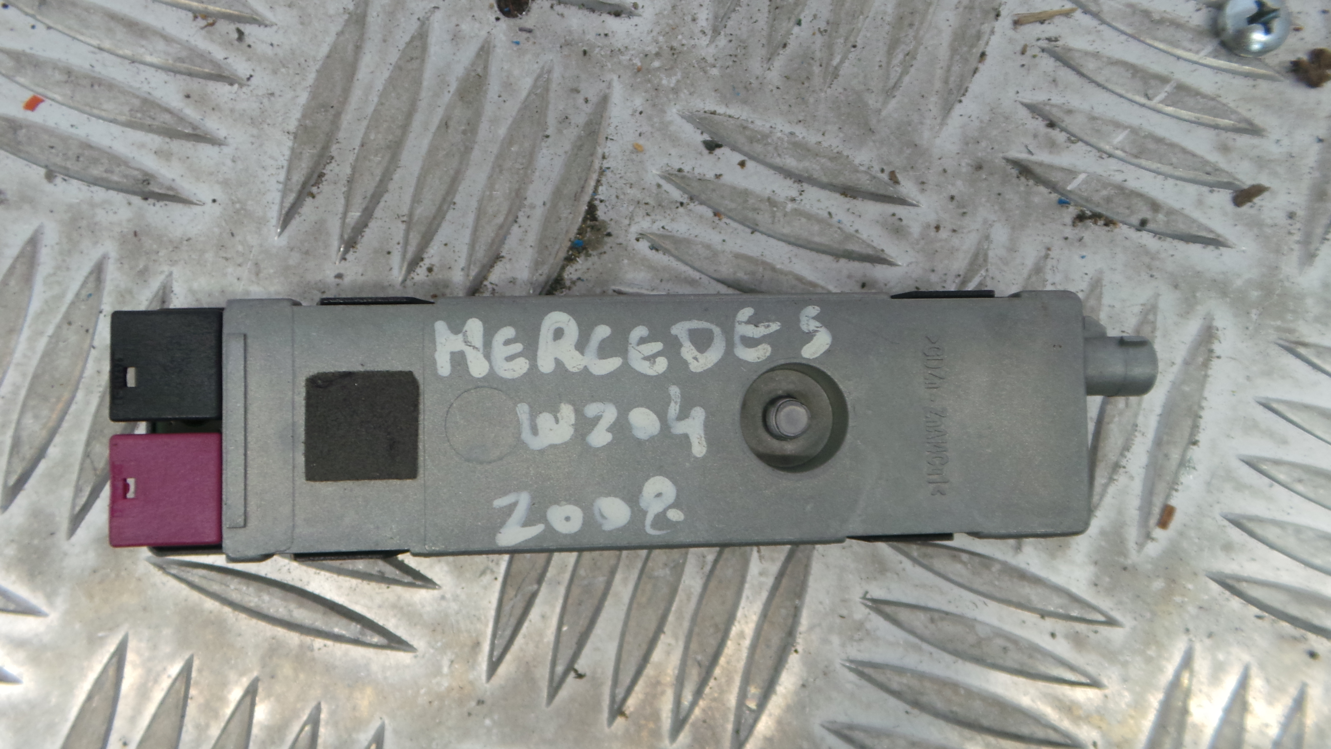 Adaptador Antena A2048200189 - MERCEDES-BENZ C-CLASS (W204)-33150516 Adaptador Antena A2048200189 - MERCEDES-BENZ C-CLASS (W204)-33150516