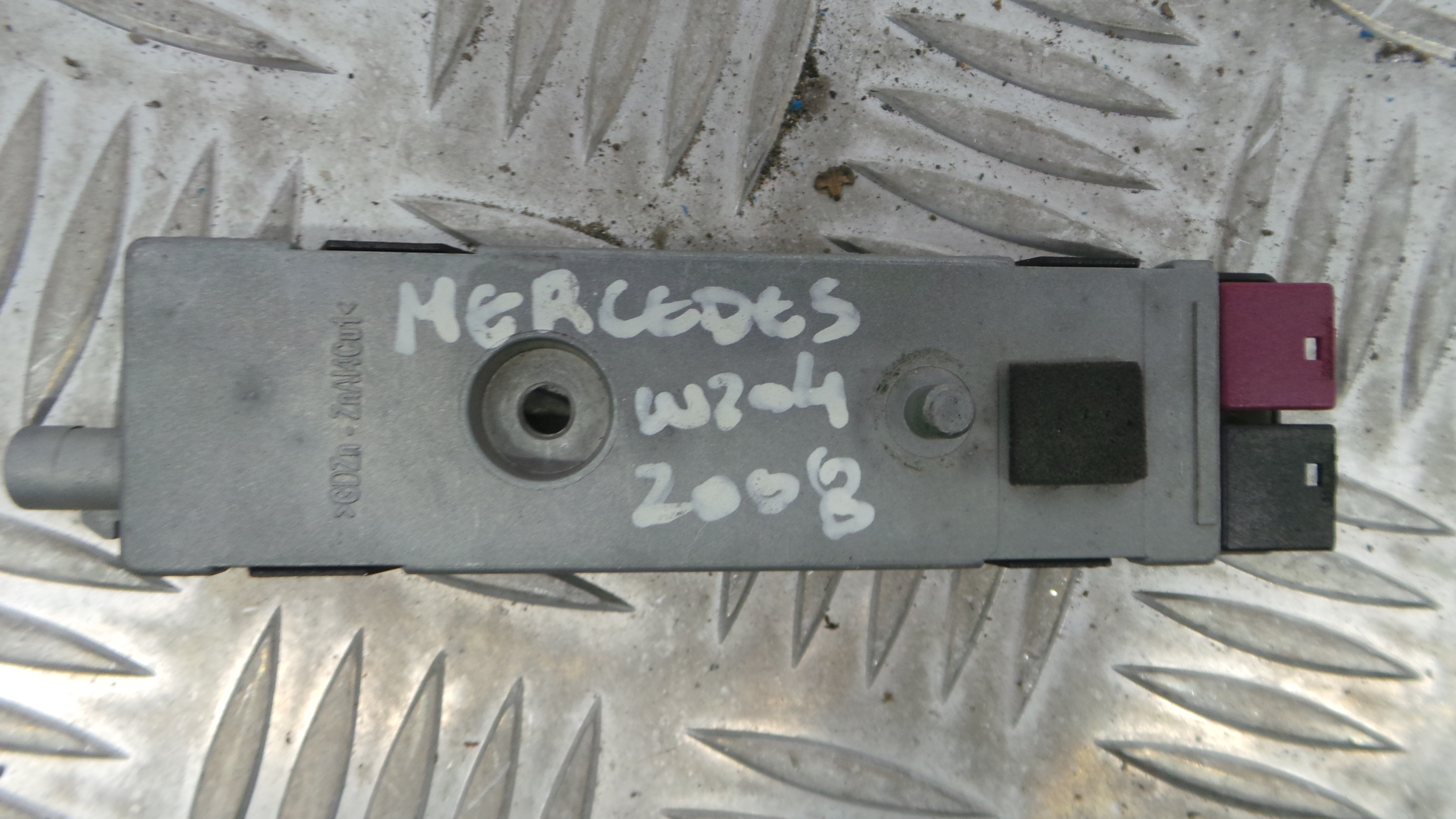 Adaptador Antena A2048200089 - MERCEDES-BENZ C-CLASS (W204)-33150520 Adaptador Antena A2048200089 - MERCEDES-BENZ C-CLASS (W204)-33150520