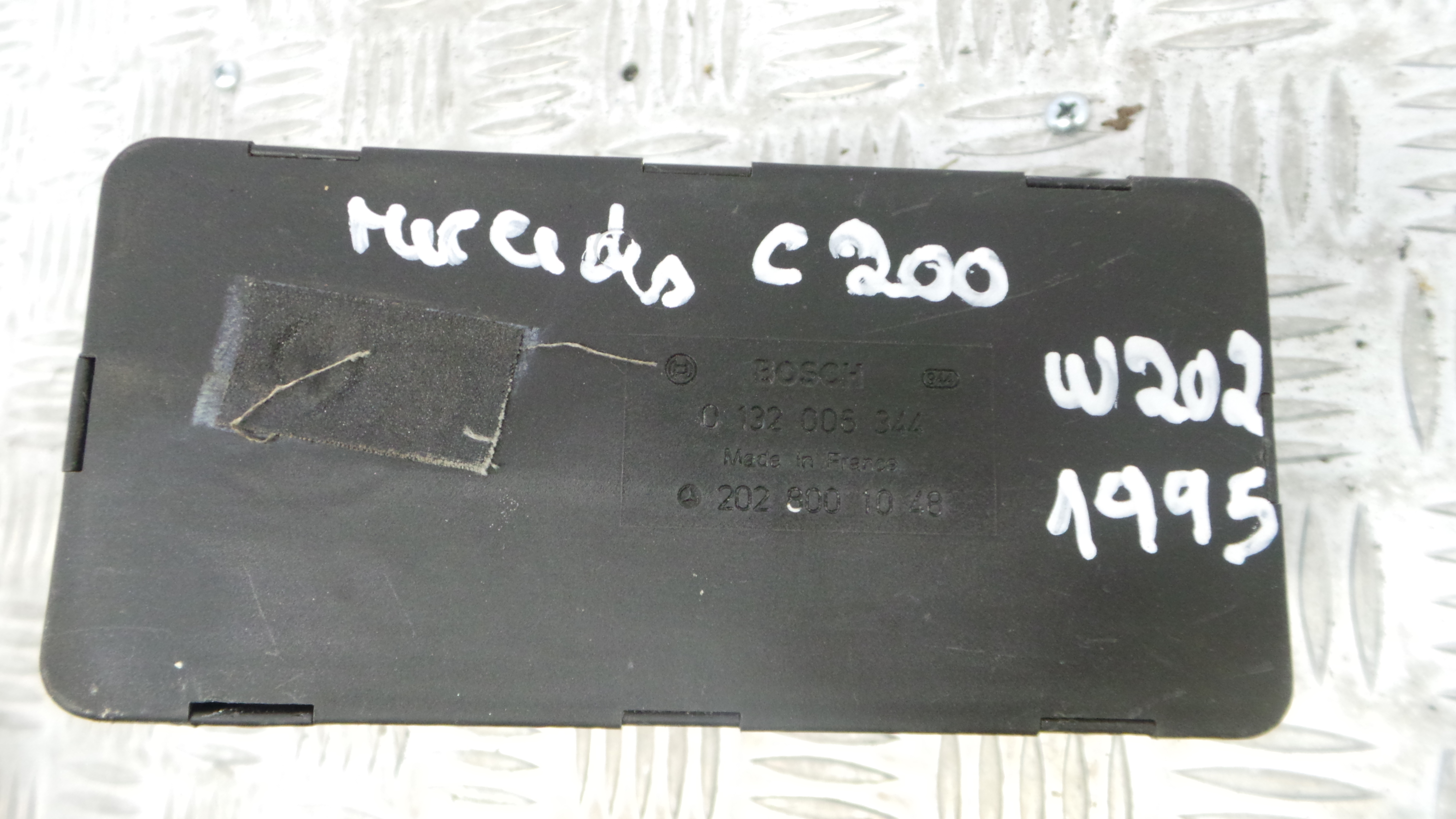 Compressor Fecho Central  2028001048 - MERCEDES-BENZ C-CLASS (W202)-33150522