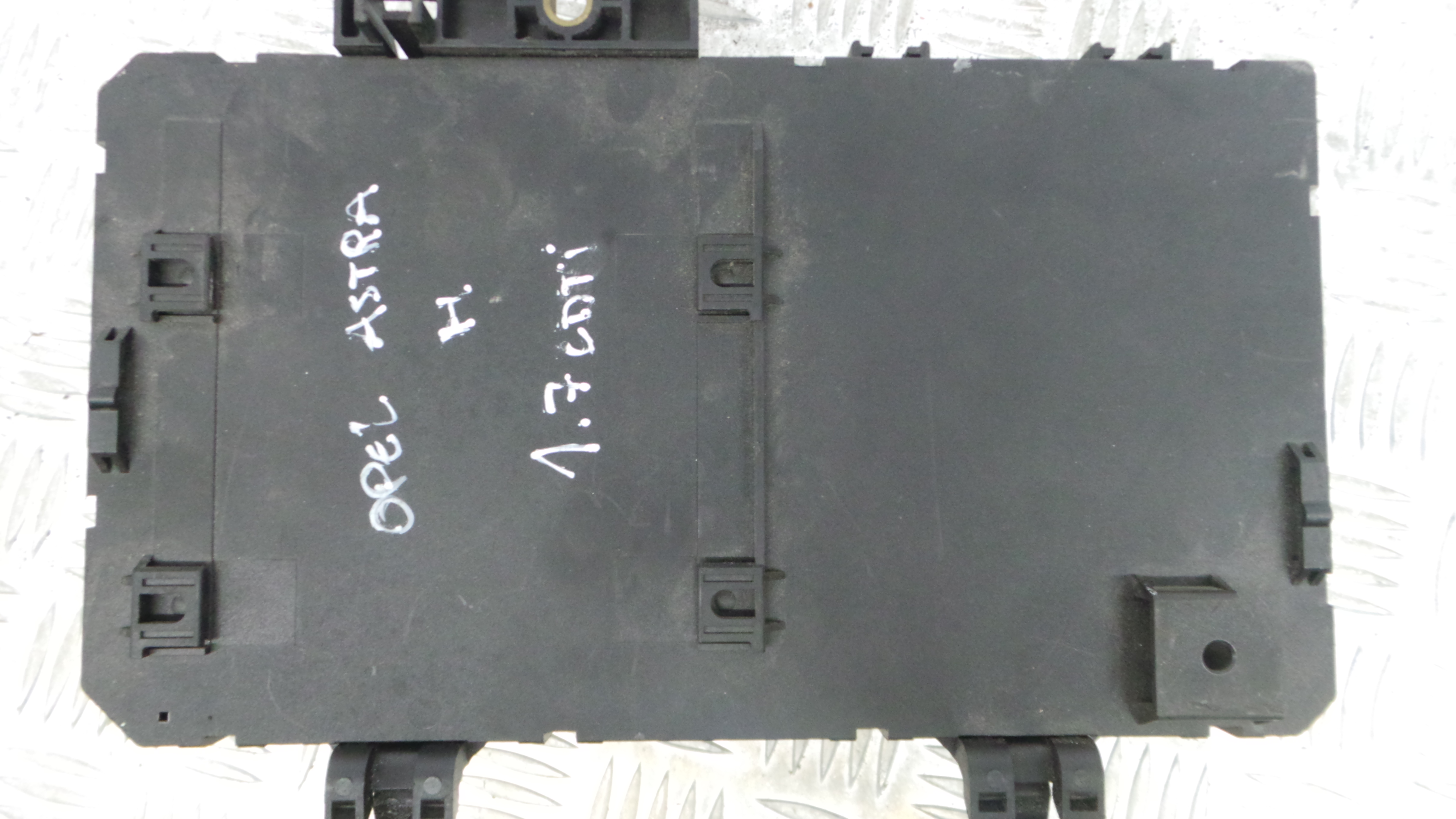 Caixa dos Fusíveis / BSI / UCH / SAM 13268287 - OPEL ASTRA H (A04)-33150629