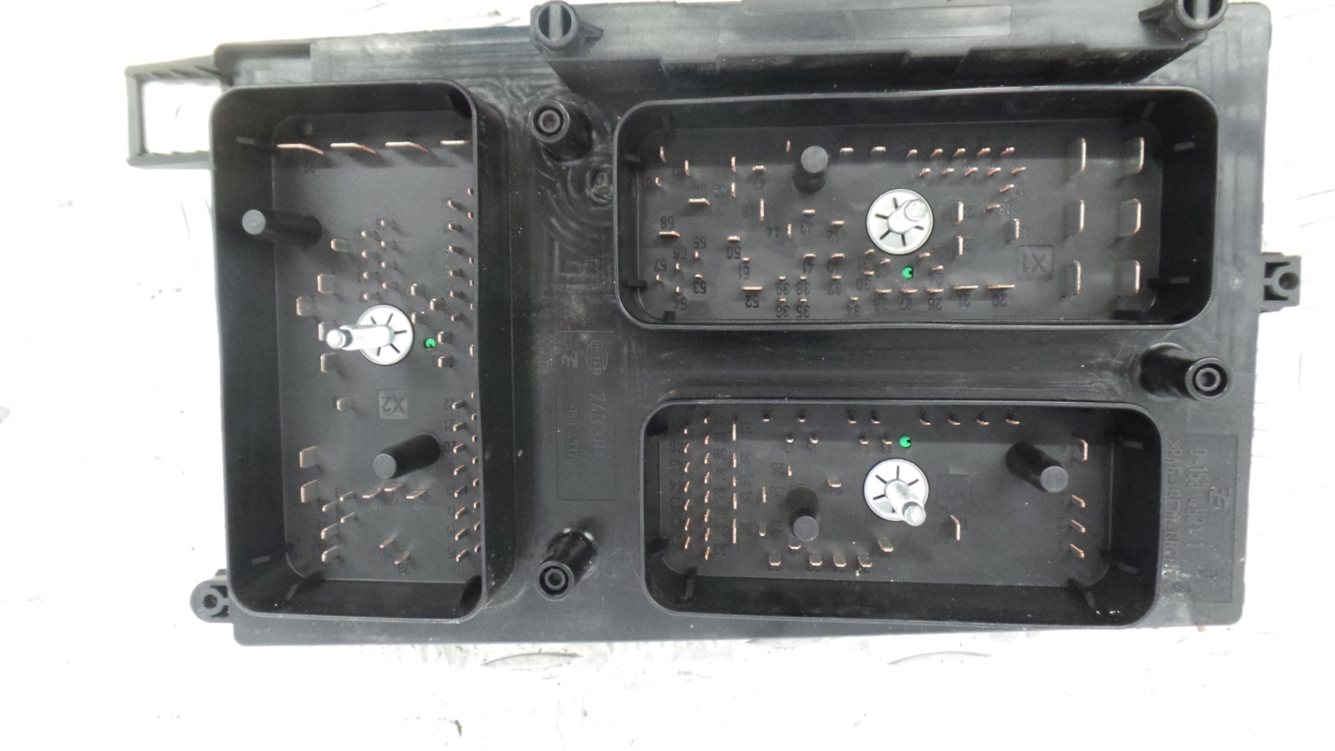 Caixa dos Fusíveis / BSI / UCH / SAM 13181662 - OPEL ASTRA H (A04)-33150647