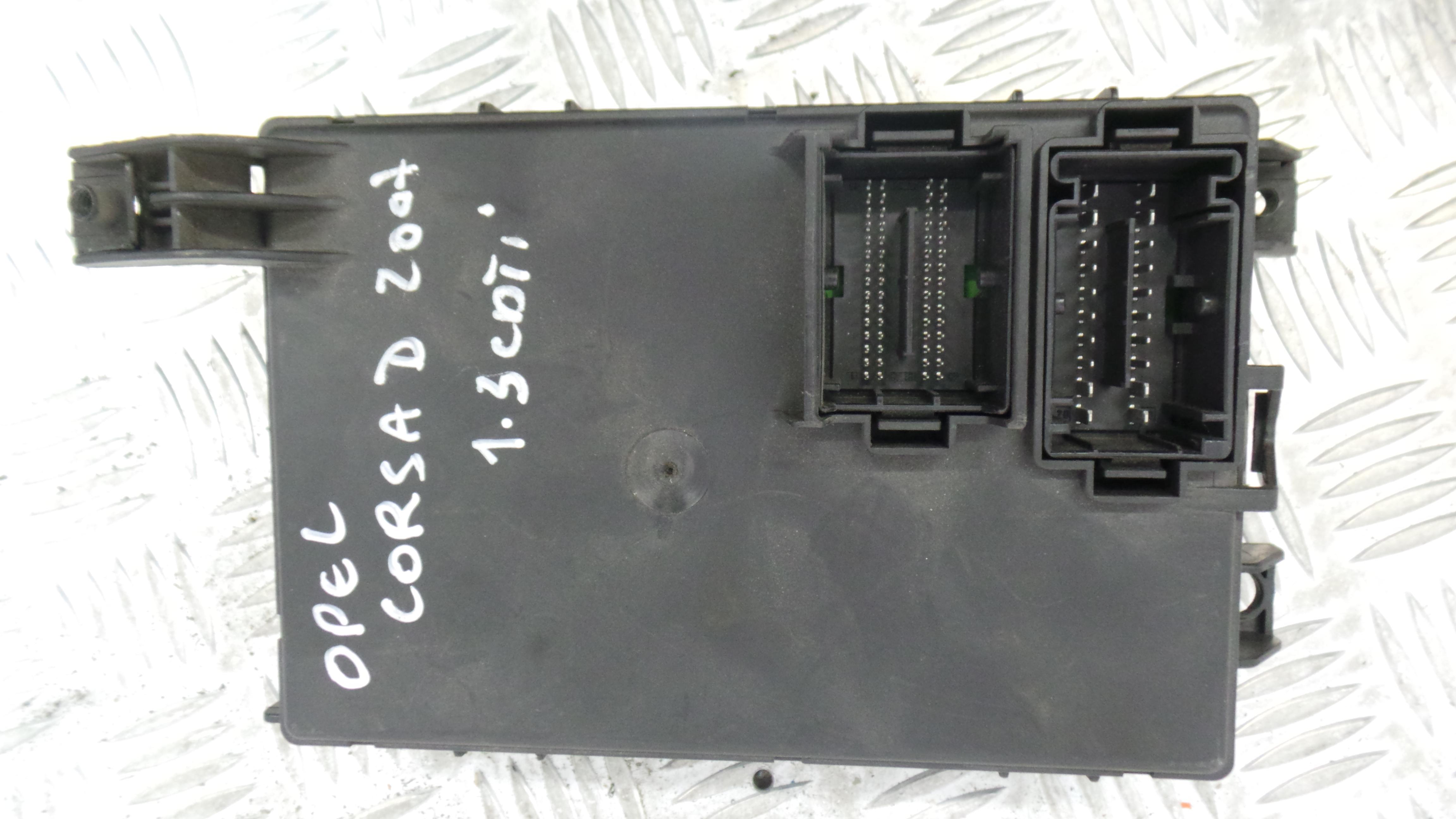 Caixa dos Fusíveis / BSI / UCH / SAM 13142240 - OPEL CORSA D (S07)-33150657