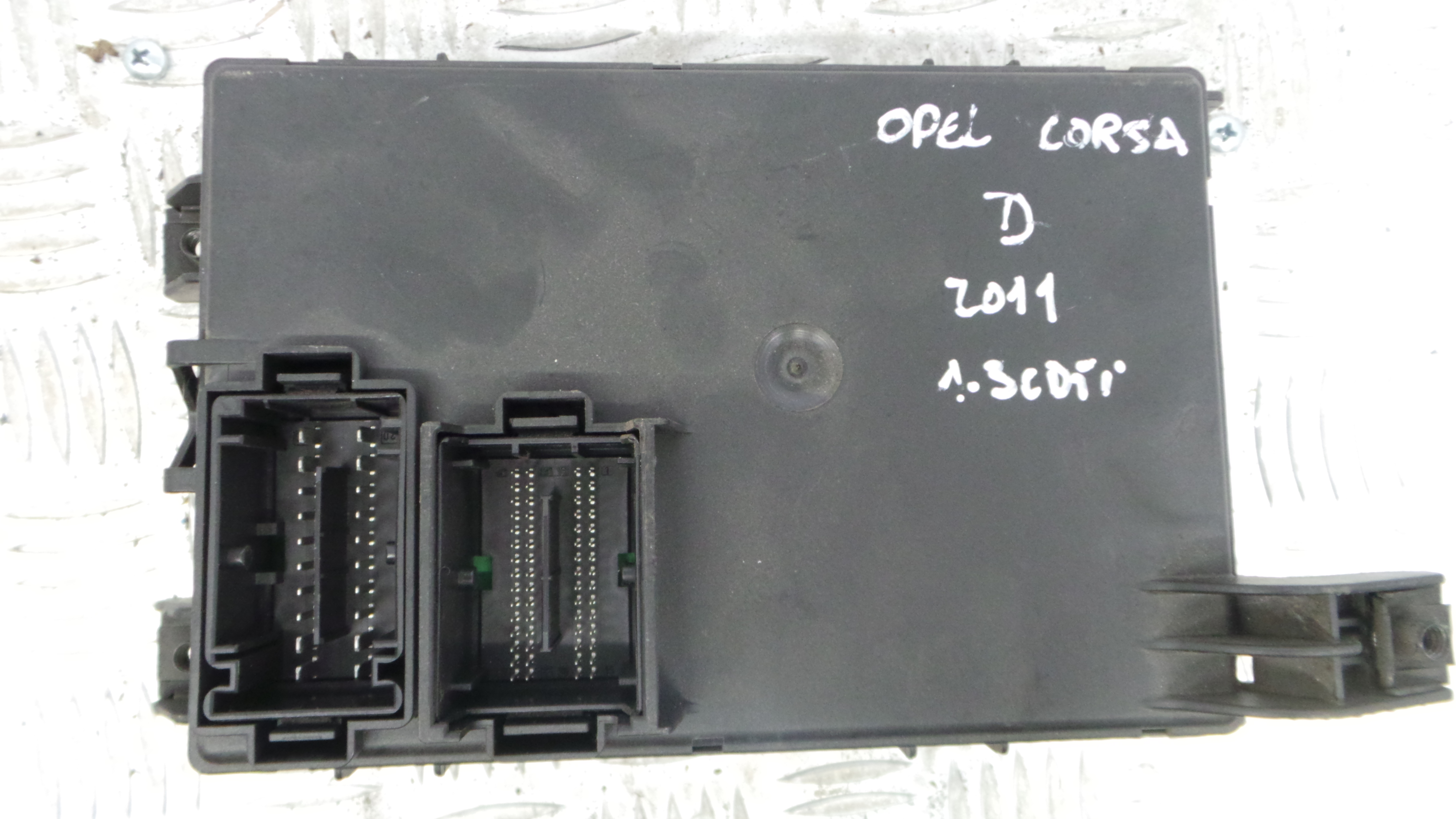 Caixa dos Fusíveis / BSI / UCH / SAM 13321078 - OPEL CORSA D (S07)-33150661