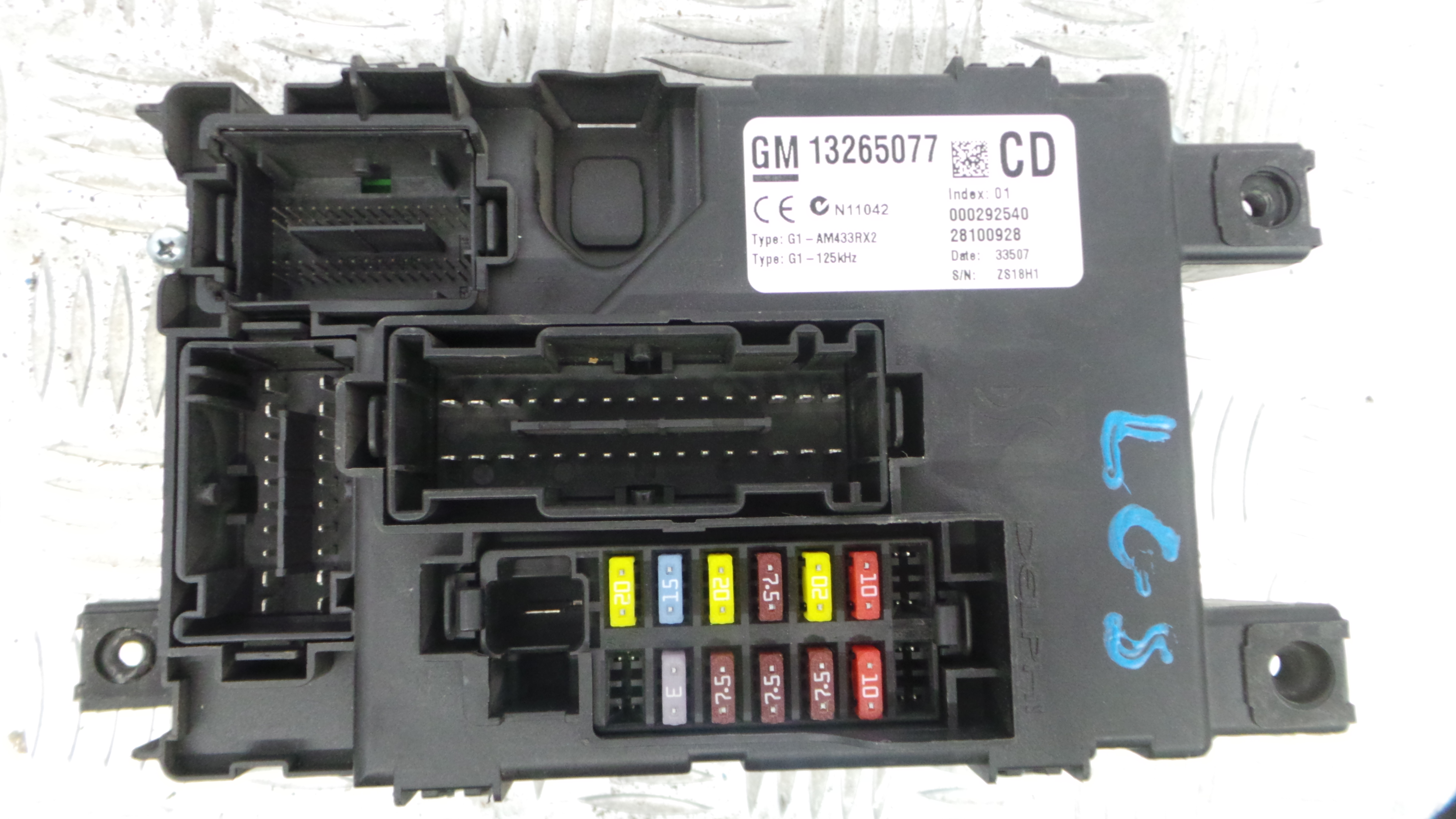 Caixa dos Fusíveis / BSI / UCH / SAM 13265077 - OPEL CORSA D (S07)-33150663