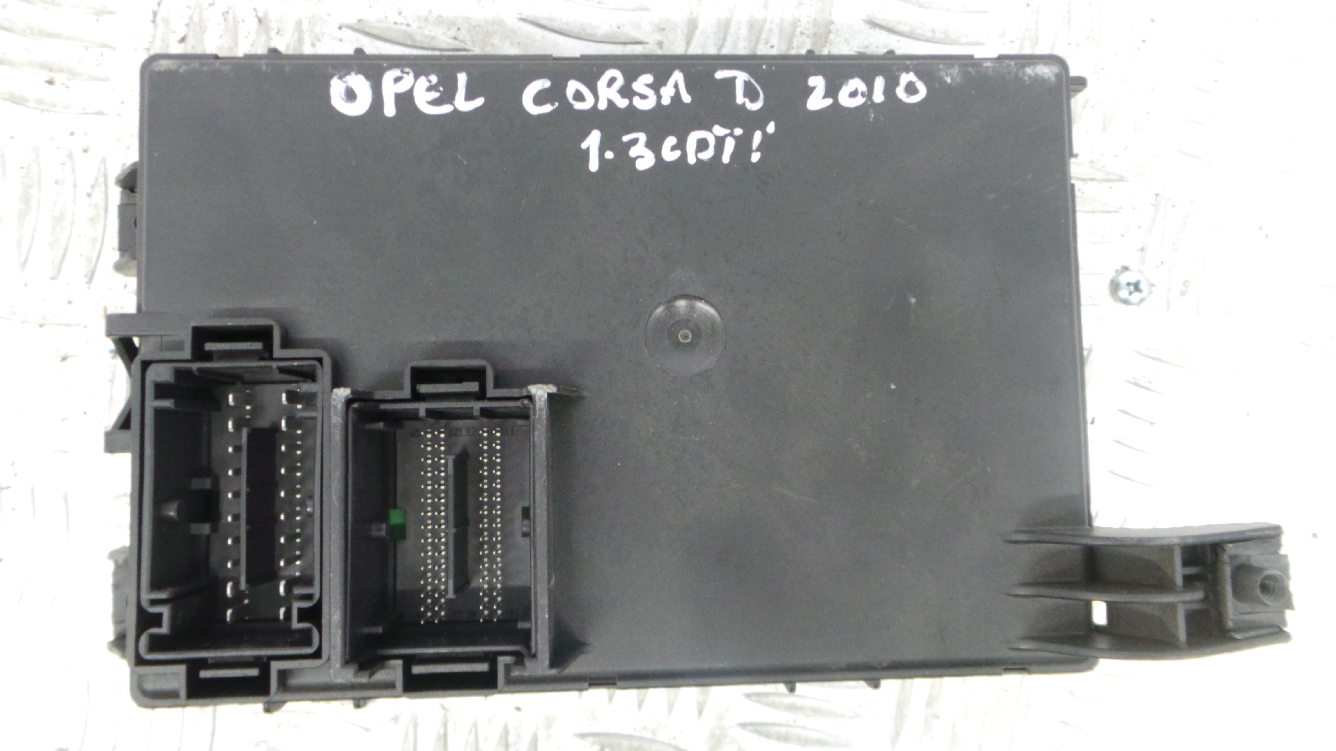 Caixa dos Fusíveis / BSI / UCH / SAM 13350672 - OPEL CORSA D (S07)-33150665