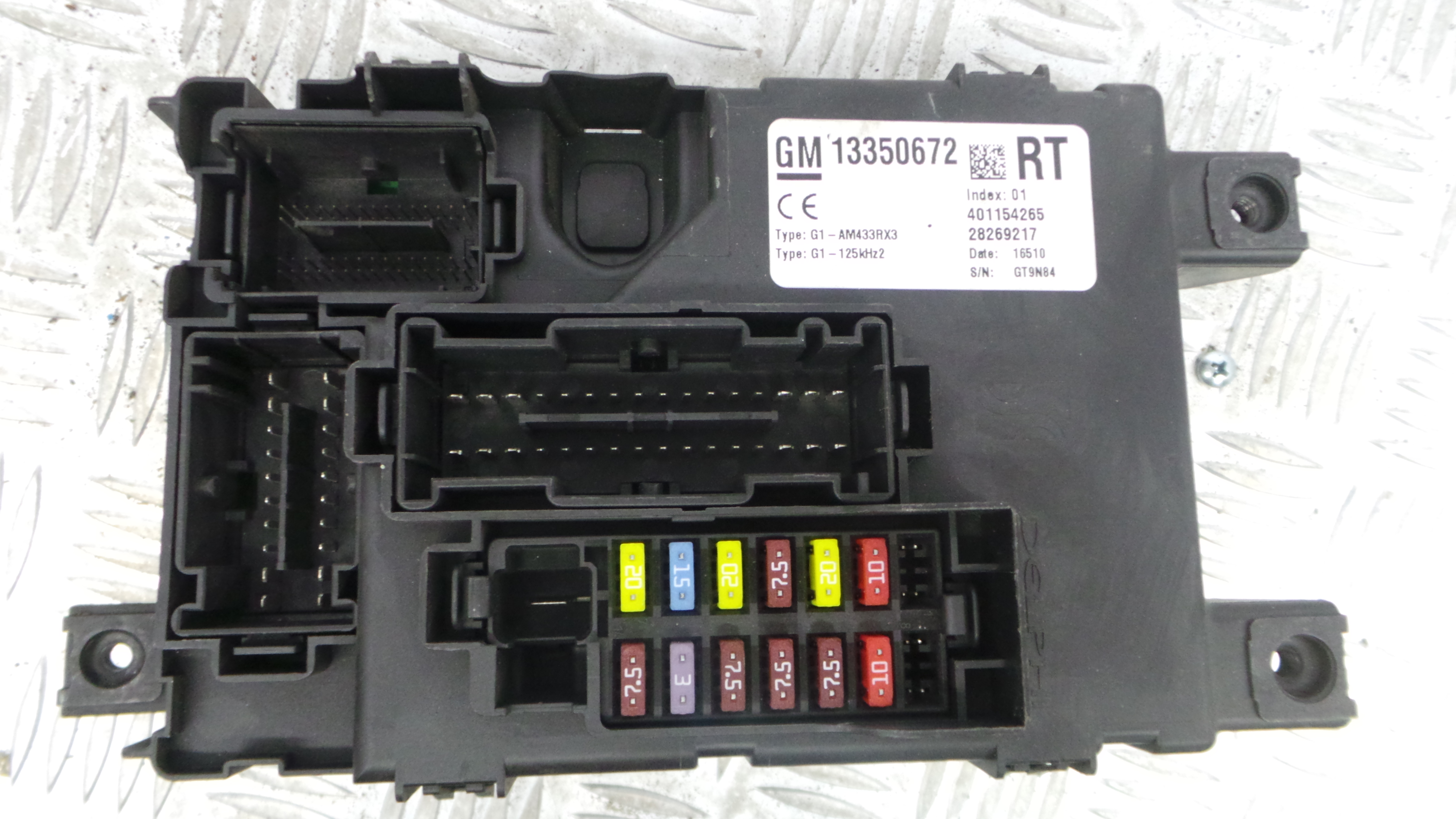 Caixa dos Fusíveis / BSI / UCH / SAM 13350672 - OPEL CORSA D (S07)-33150665