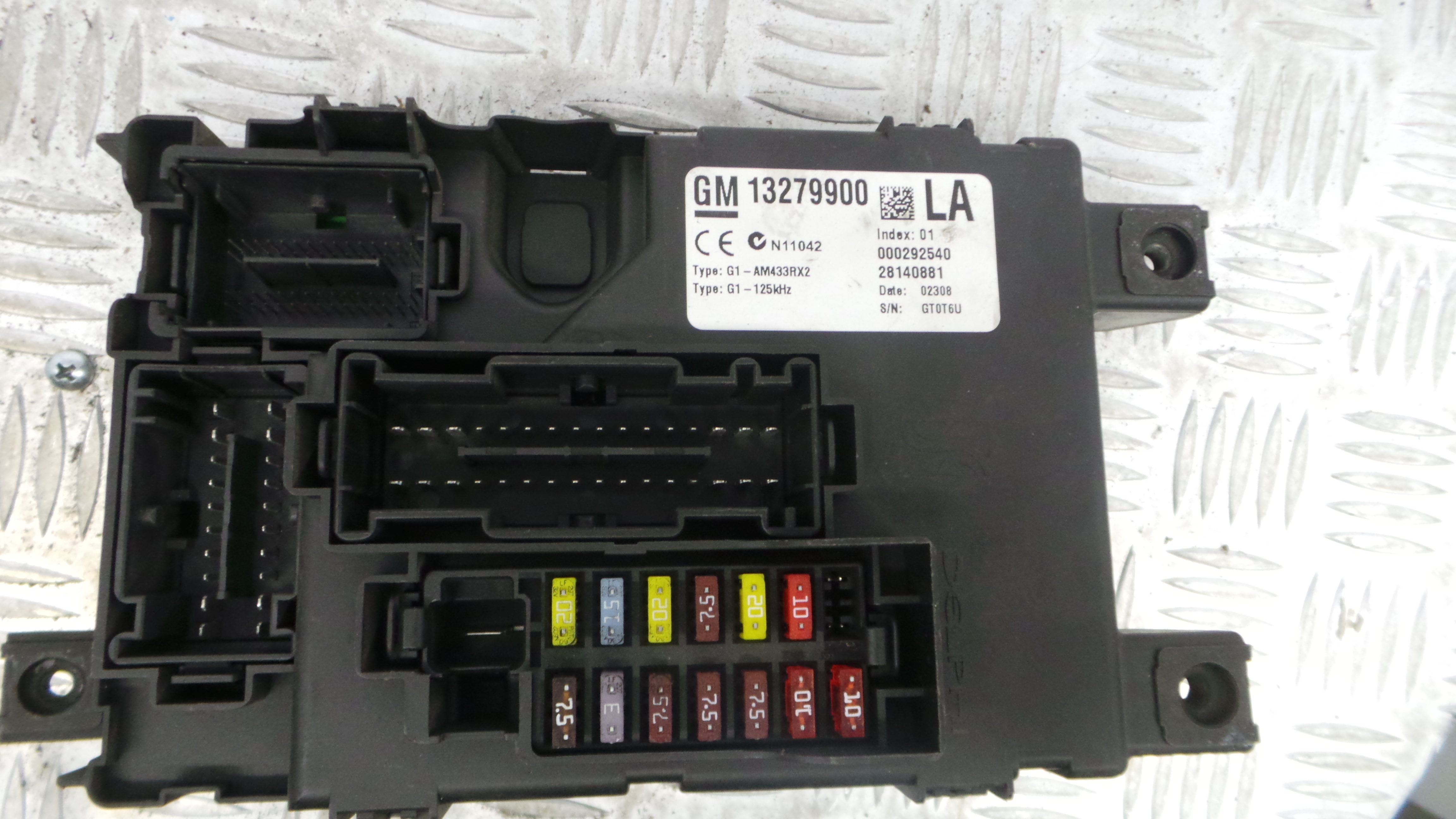 Caixa dos Fusíveis / BSI / UCH / SAM 13279900 - OPEL CORSA D (S07)-33150671