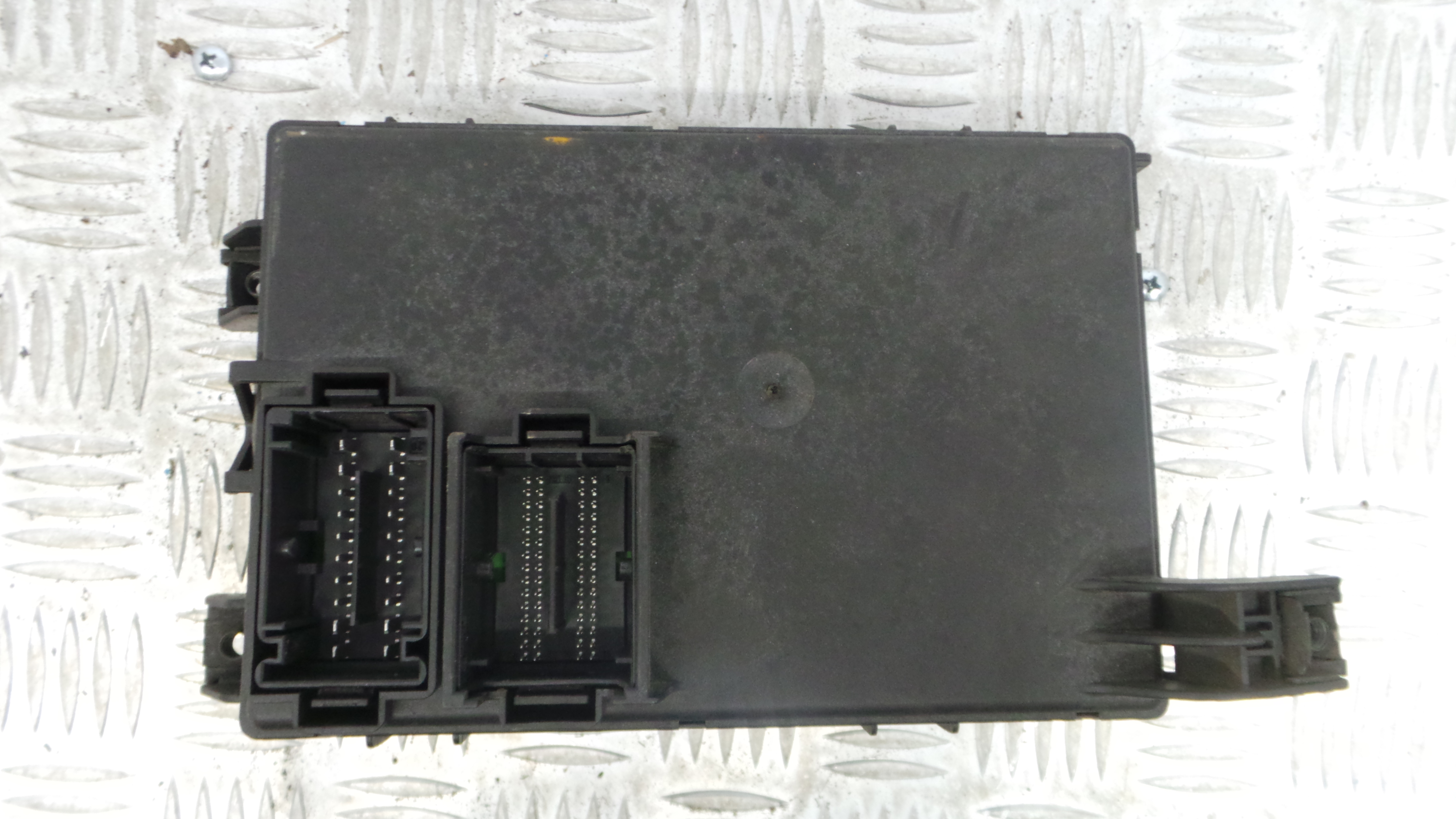 Caixa dos Fusíveis / BSI / UCH / SAM 13142240 - OPEL CORSA D (S07)-33150673